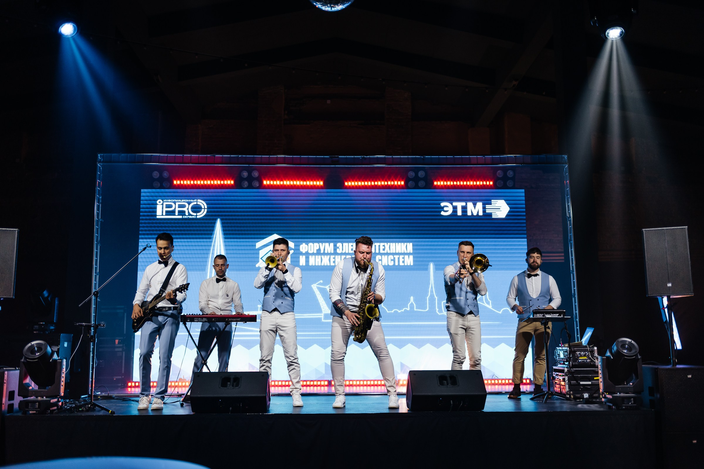 Репортажная фотосъёмка в Брусницын Холле. Свадебный фотограф в Санкт-Петербурге Венера Ахметова