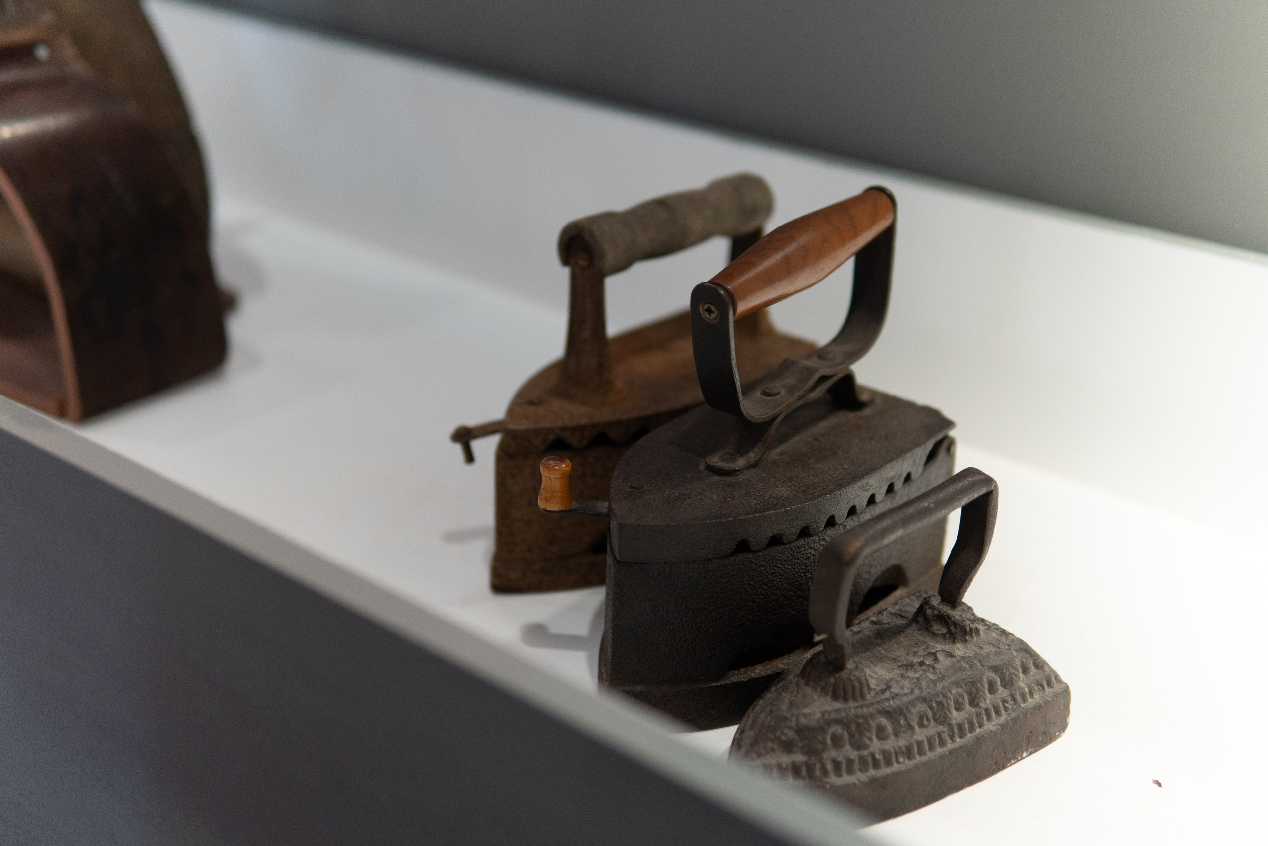 Ничего не было видно и приходилось прислушиваться. Художественная группа «Нежные Бабы»