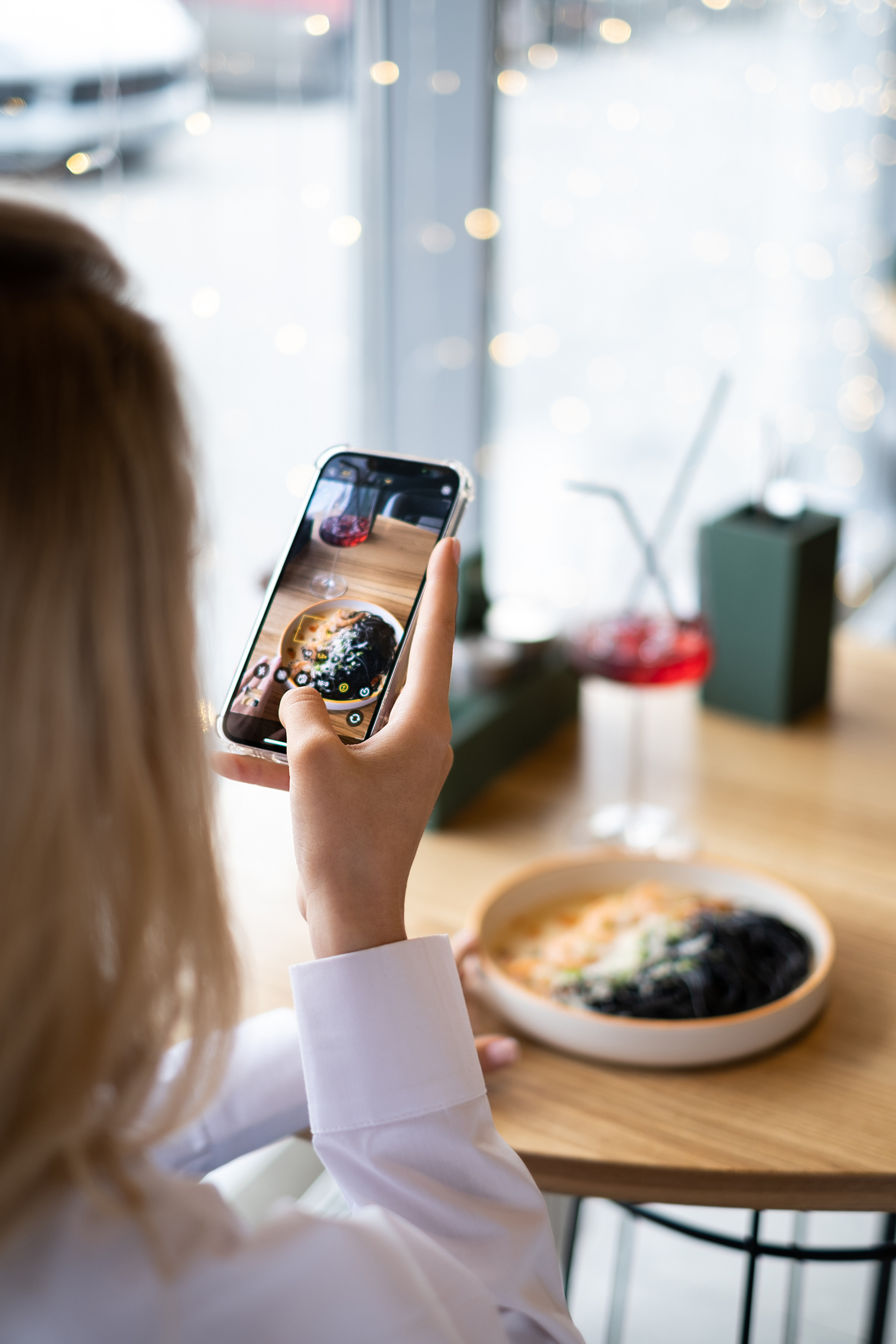 Joy cafe. Не смотри на других, смотри внутрь себя