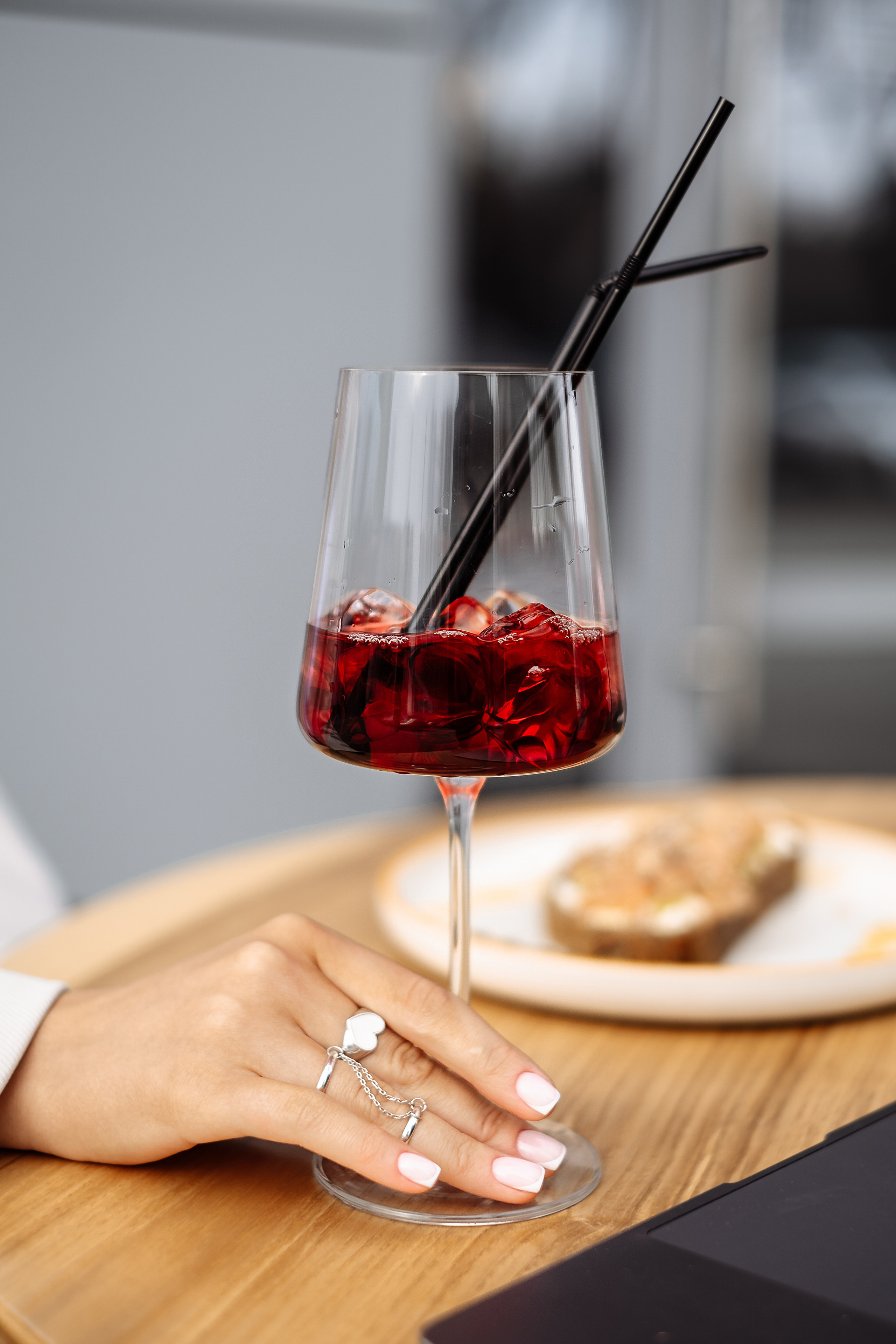 Joy cafe. Не смотри на других, смотри внутрь себя