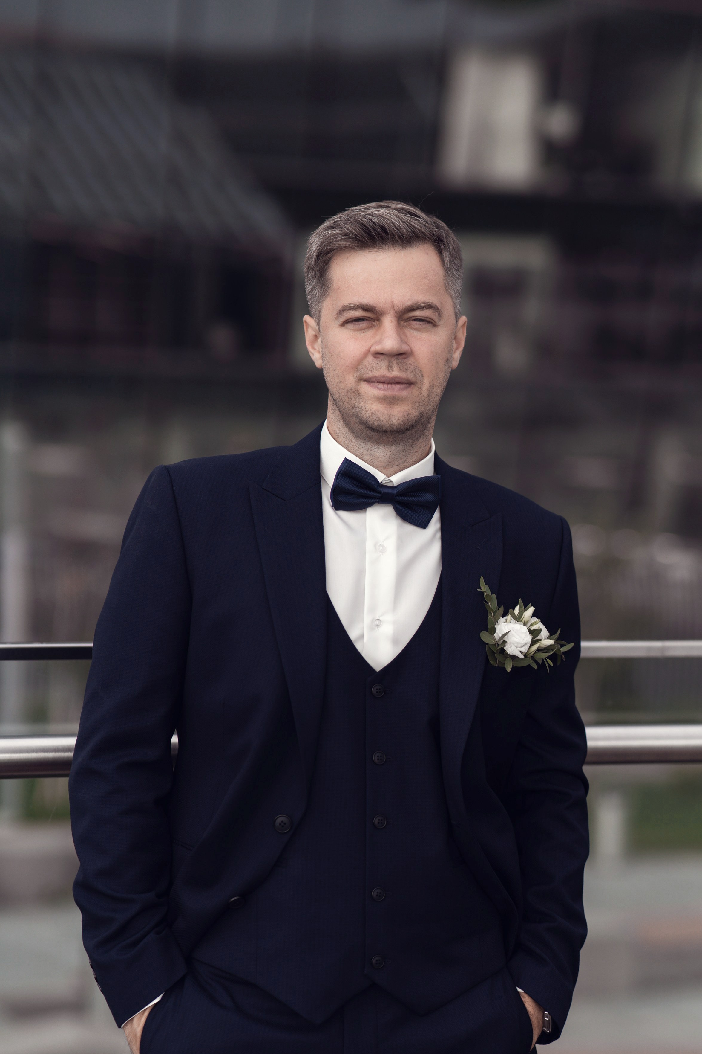 Портрет жениха Александра из Четыре свадьбы