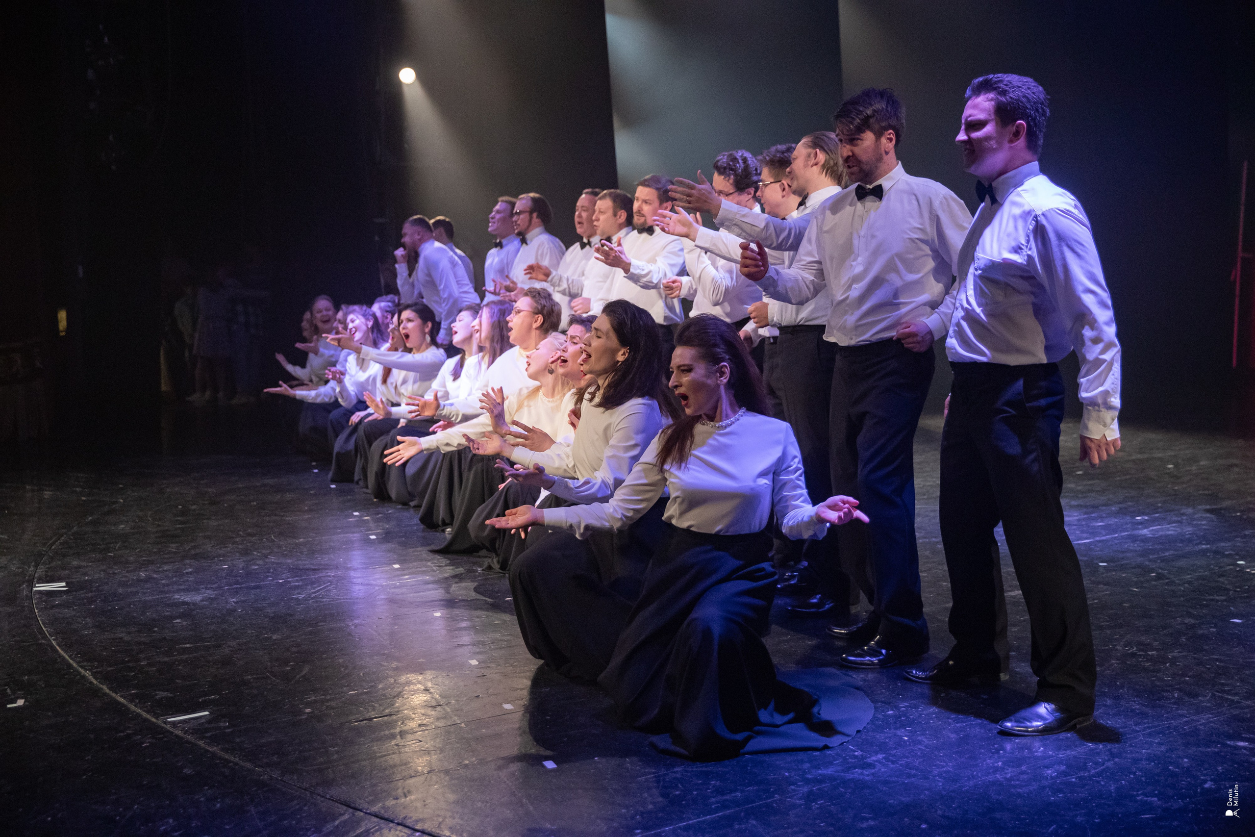 Онежская маска https://denismilutin.wfolio.pro/disk/onezhskaya-maska-petrozavodsk-28zxjw. Портретный фотограф Денис Милютин