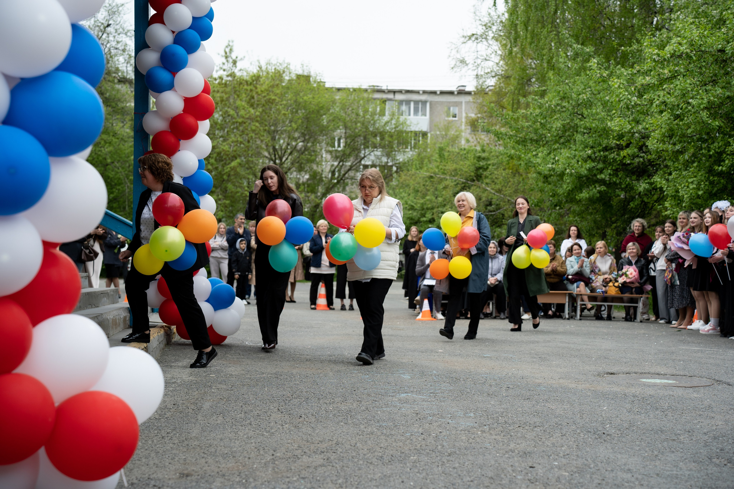 Последний звонок 64 шк. Фотостудия «Стрекоза»