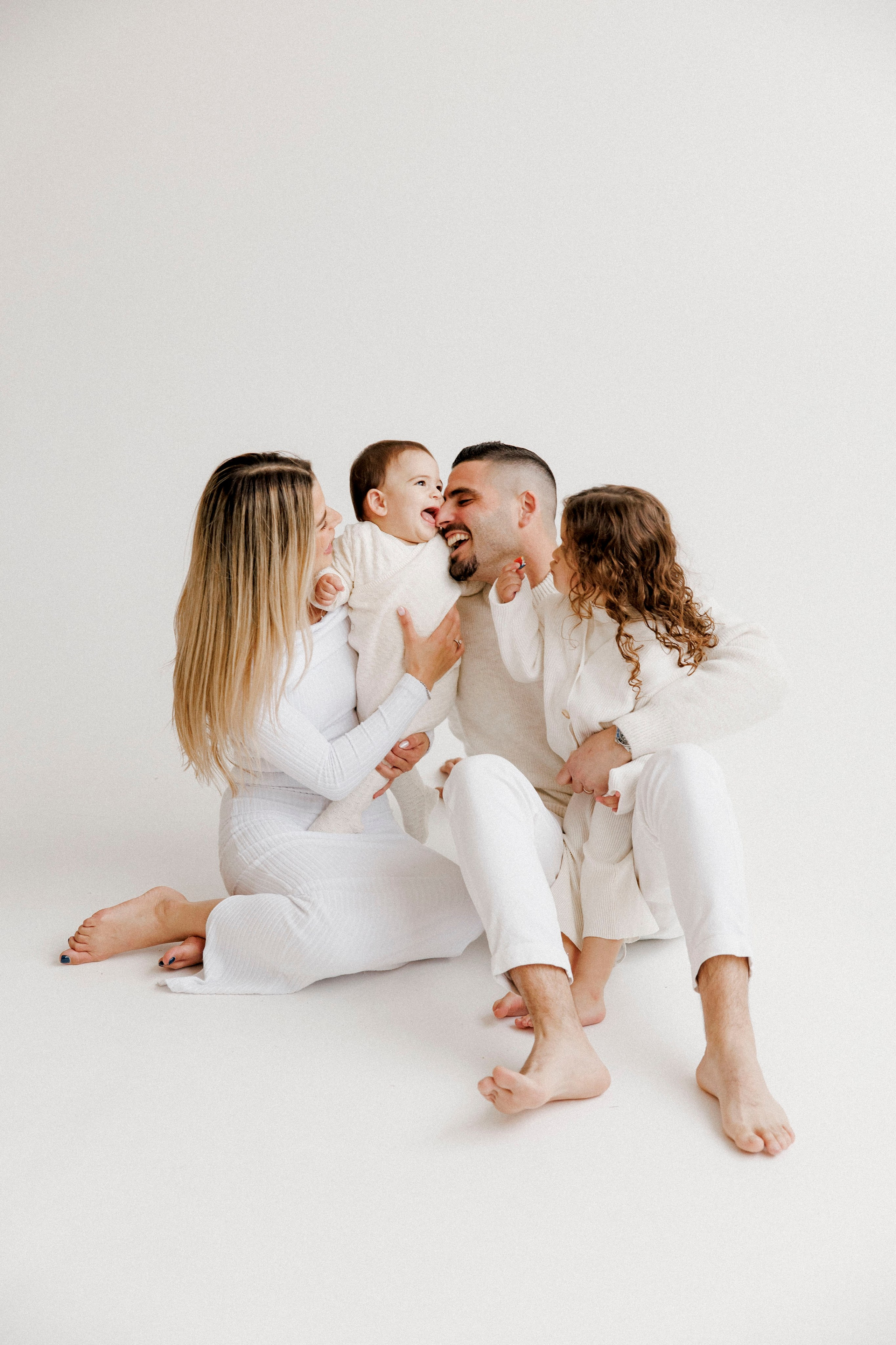 Family photoshoot in White Studio. Wedding and family photographer