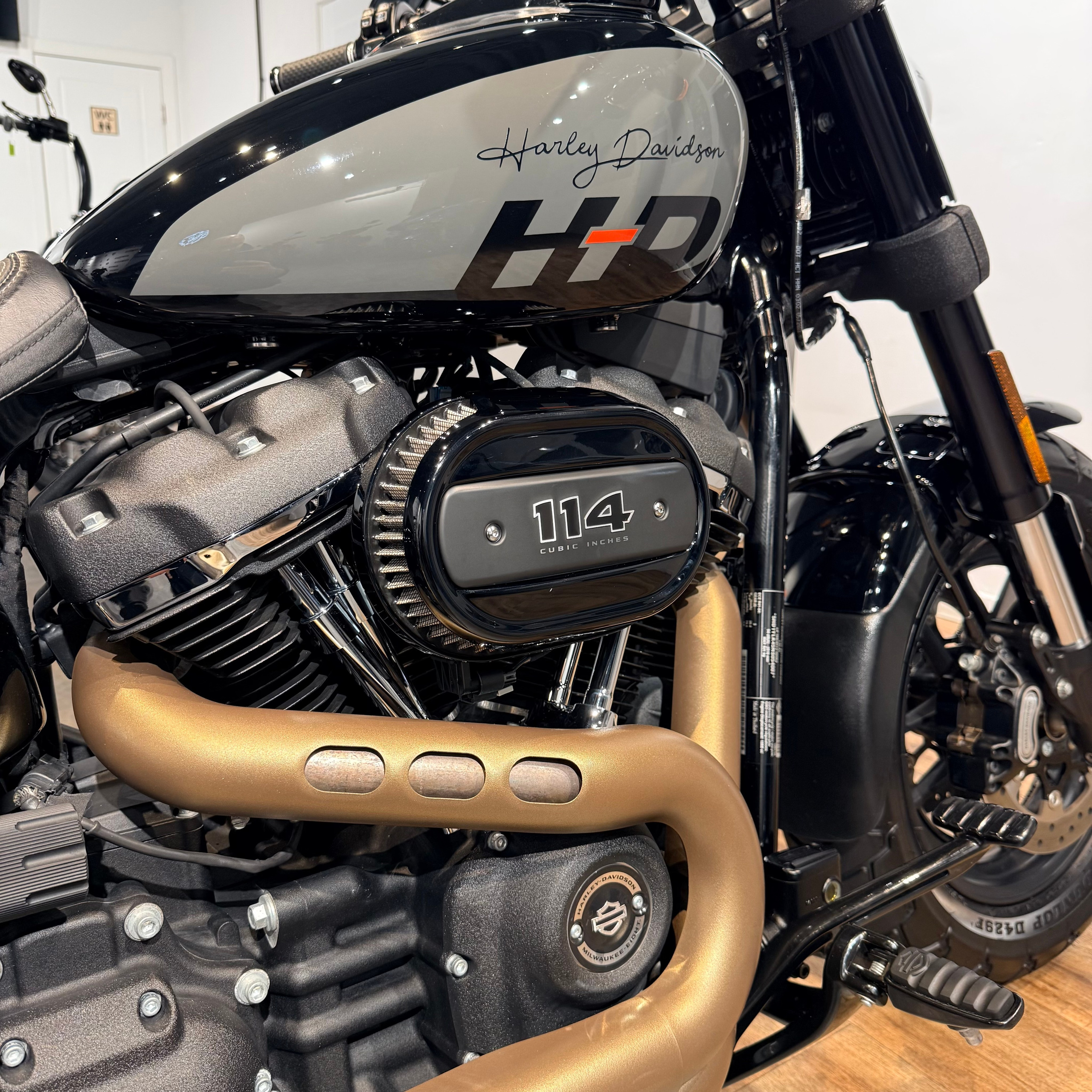 2023 HD FAT ВОВ 114 Vivid Black Nаrdо Gray (VIN *5НD*4007). Hello Davidson, Москва. Только хорошие мотоциклы…