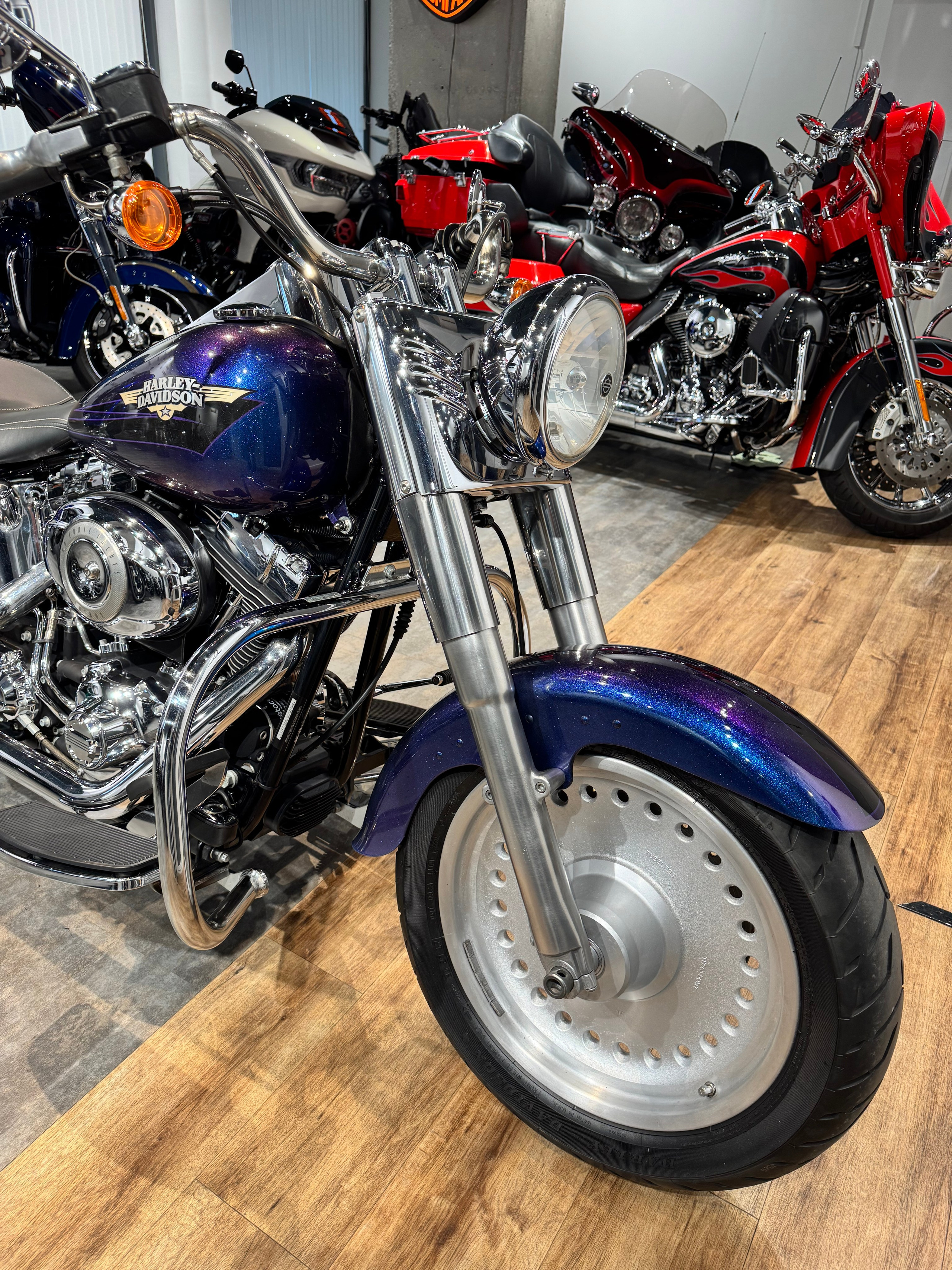 Мотоциклы Harley-Davidson 2010 Fat Boy (Flame Blue Pearl) (Softail)  — купить мотоцикл. Hello Davidson, Москва. Только хорошие мотоциклы…