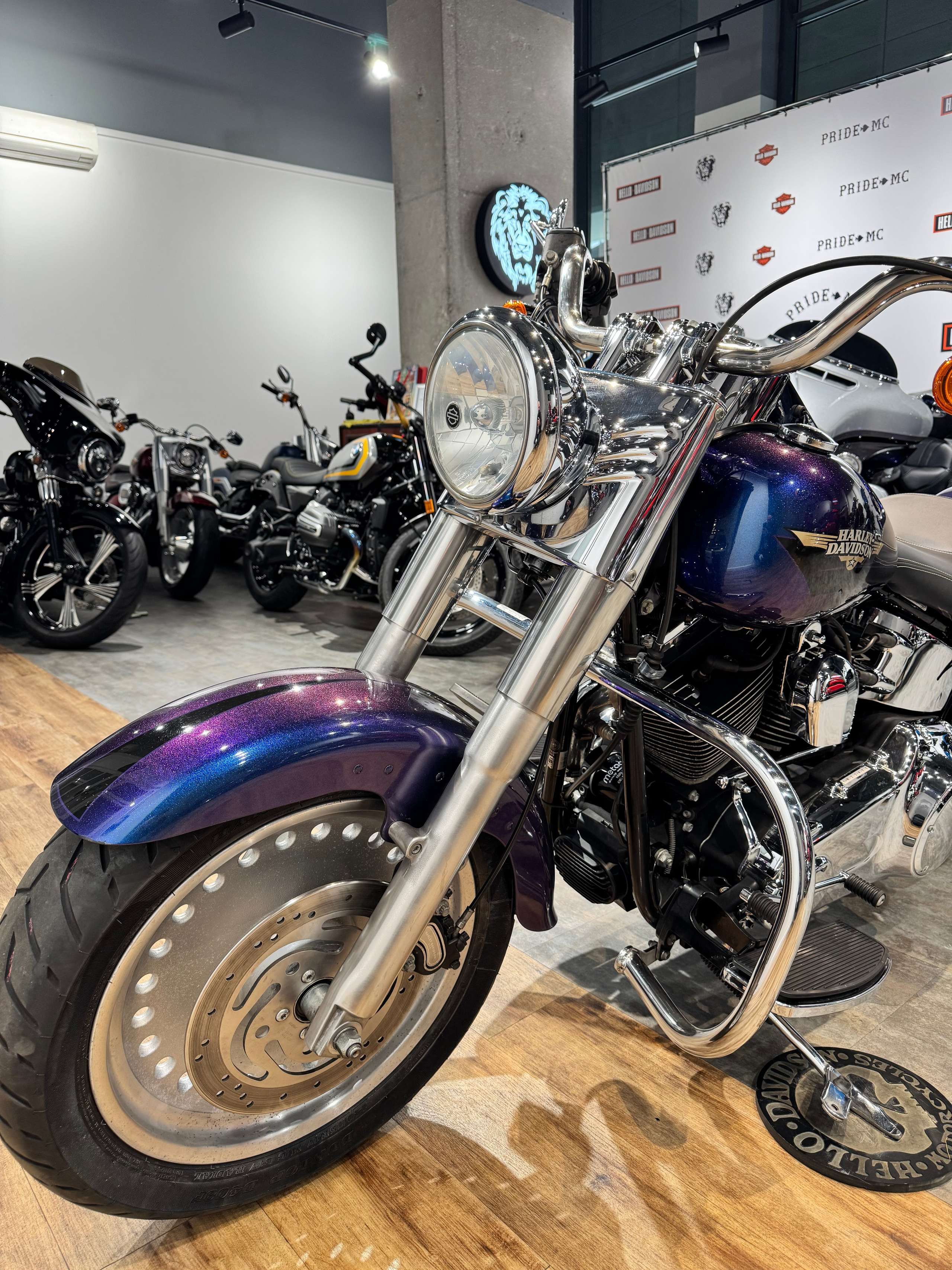 Мотоциклы Harley-Davidson 2010 Fat Boy (Flame Blue Pearl) (Softail)  — купить мотоцикл. Hello Davidson, Москва. Только хорошие мотоциклы…