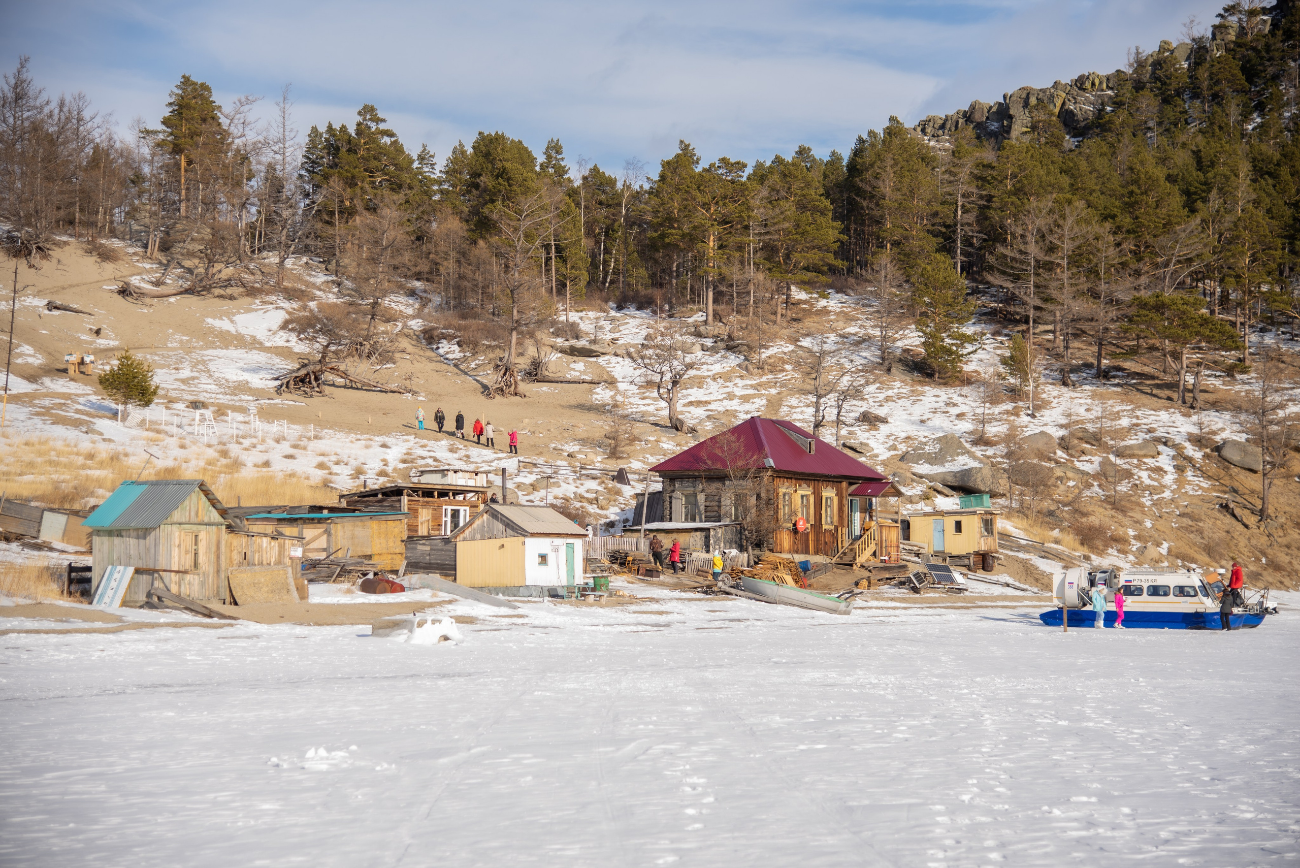 Большое Голоустное. Байкал. Занимаюсь профессиональной фотографией и живу рядом с Байкалом. Работаю в разных жанрах
