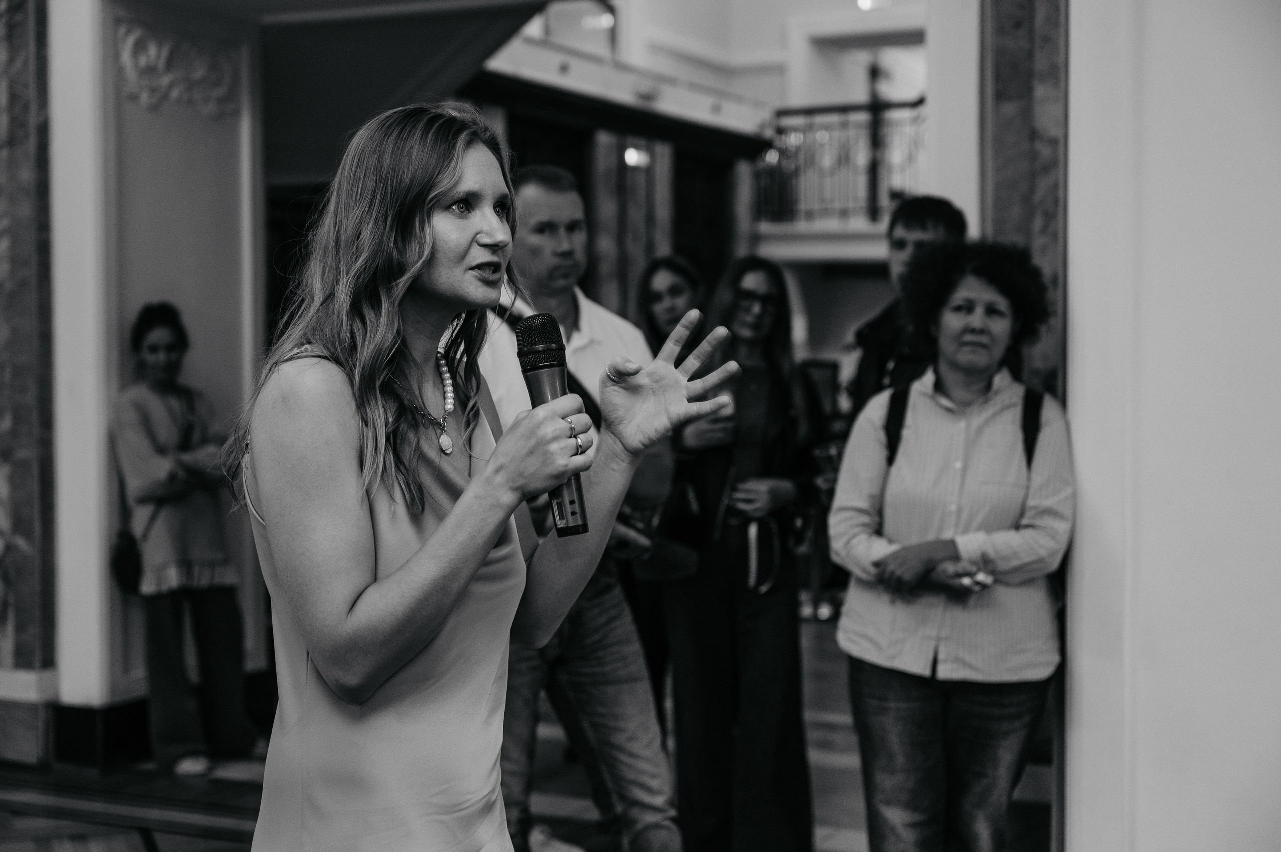 Открытие выставки Кати Васильевой в Молодежном театре. Wedding and family photographer USA