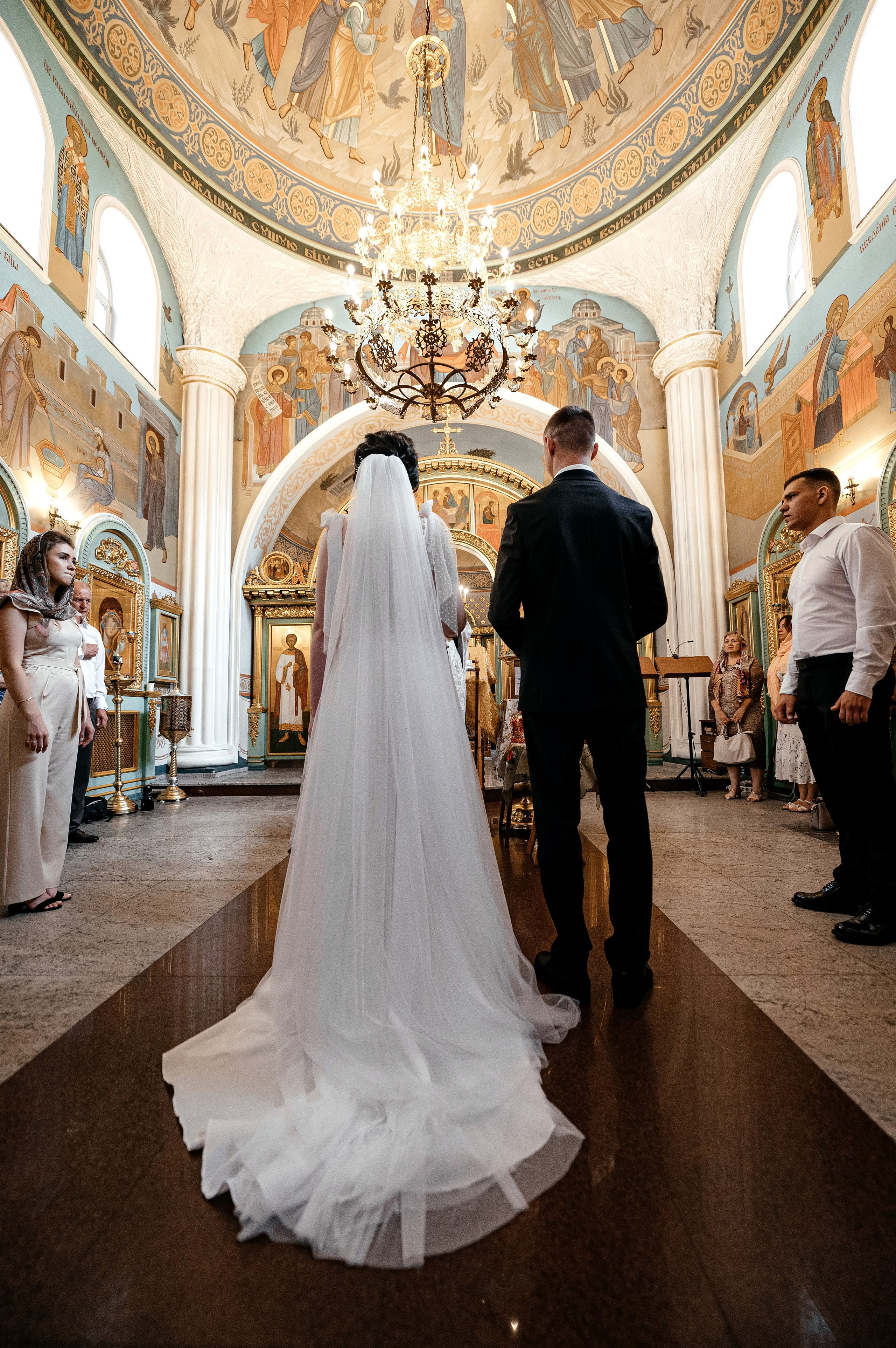 Свадьба с венчанием в Щелково. Прогулка в Гребнево, ресторан Кинза, отель Премиум. Свадебный и семейный фотограф Виктория Носачёва. Щелково, Москва и МО