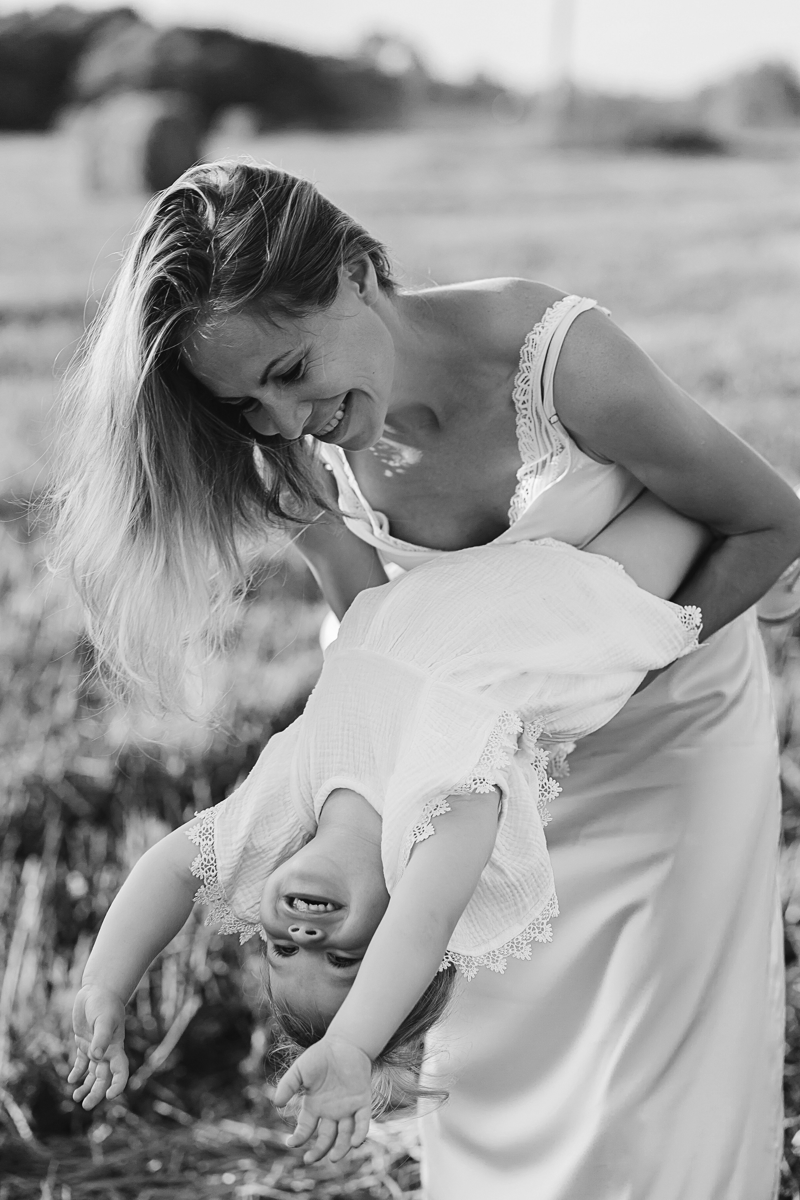 Фотосессия в поле со стогами. Семейный и женский фотограф в Москве Надежда Воробьева