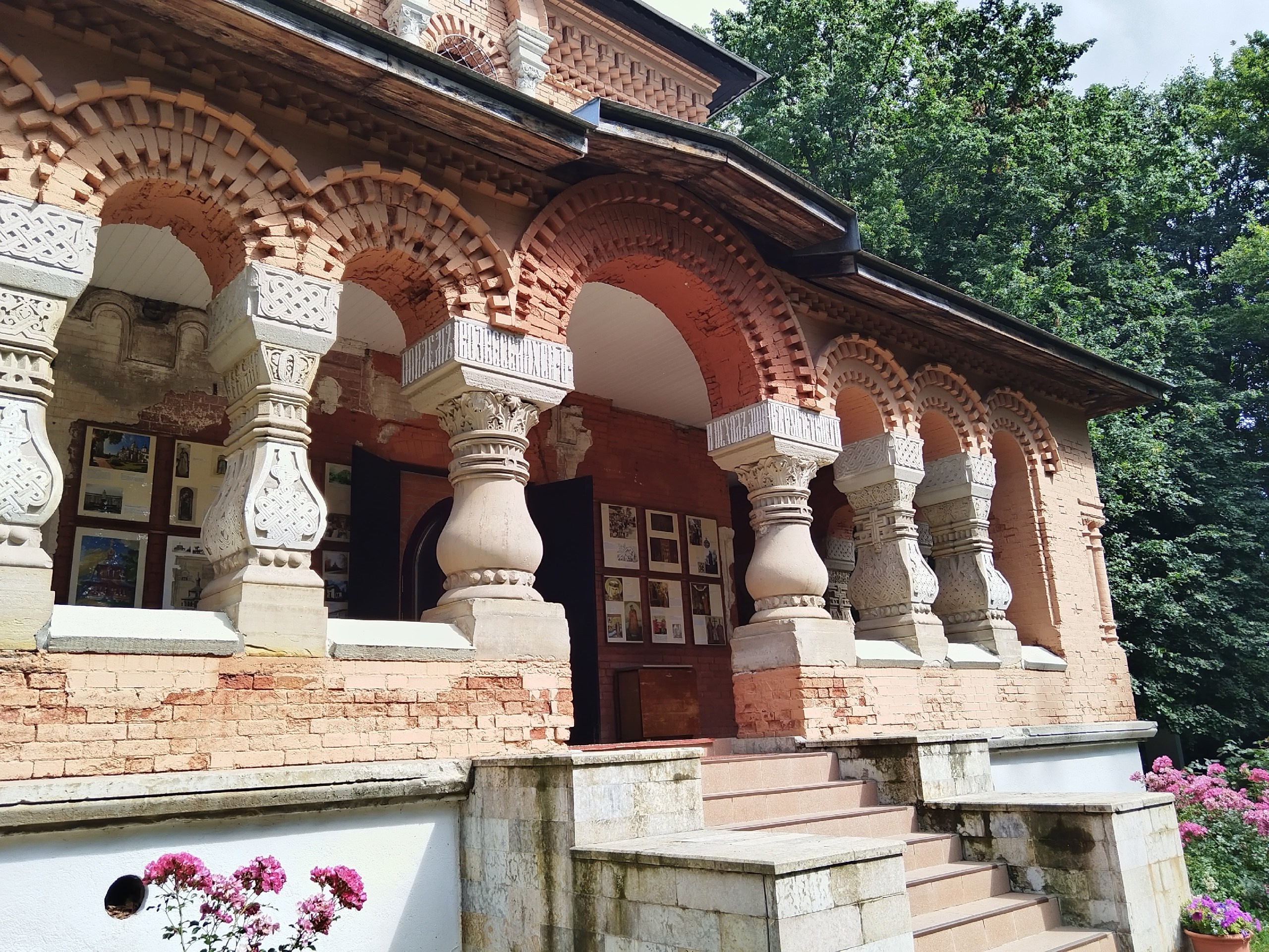 Экскурсия «по кампусу СПБГУ «Михайловская дача» (02.08.2025) Автор: Марина Чумакова