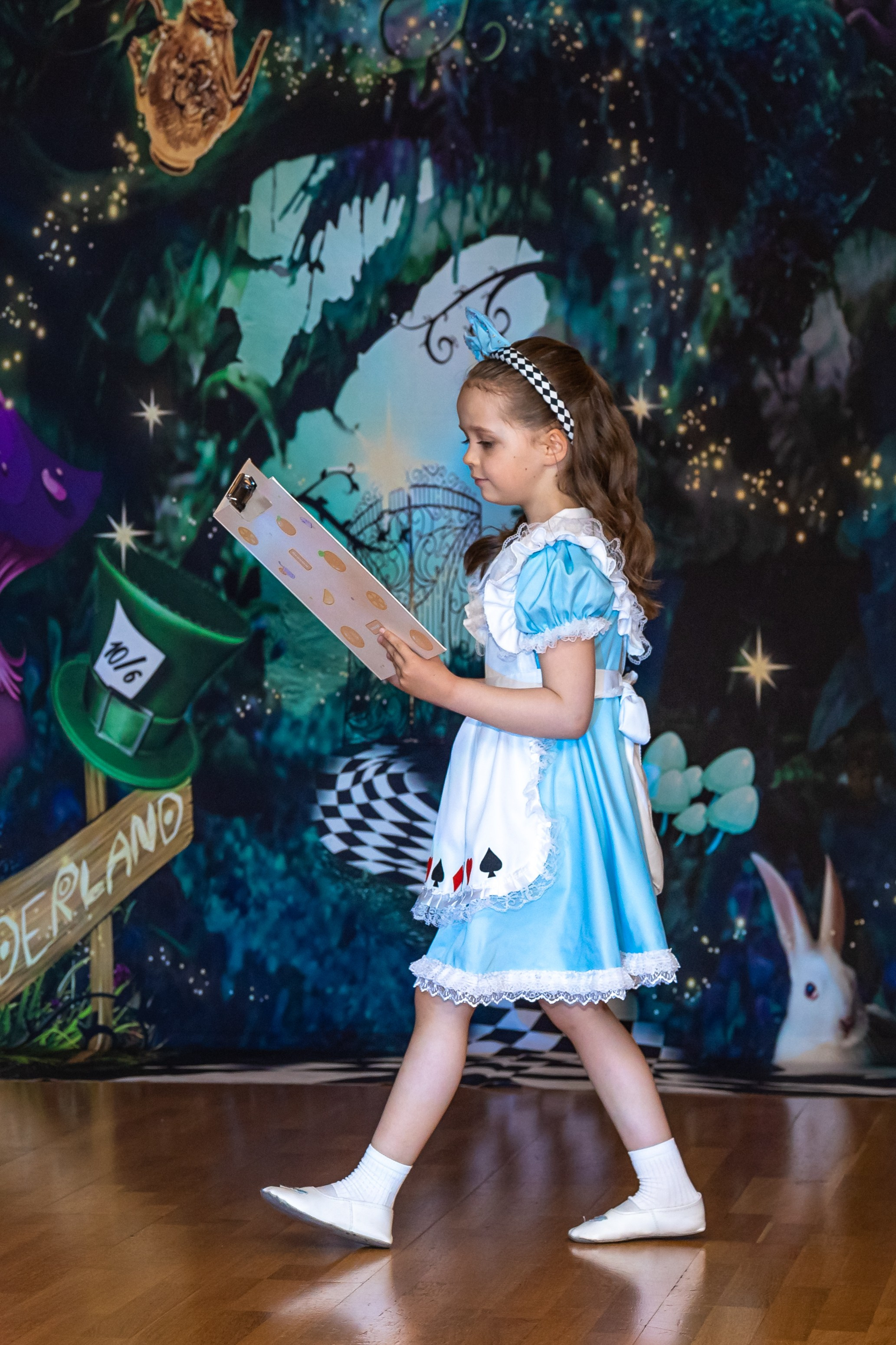 Фотосъемка детского выступления «Алиса в стране чудес». Ирина Носова - семейный и детский фотограф