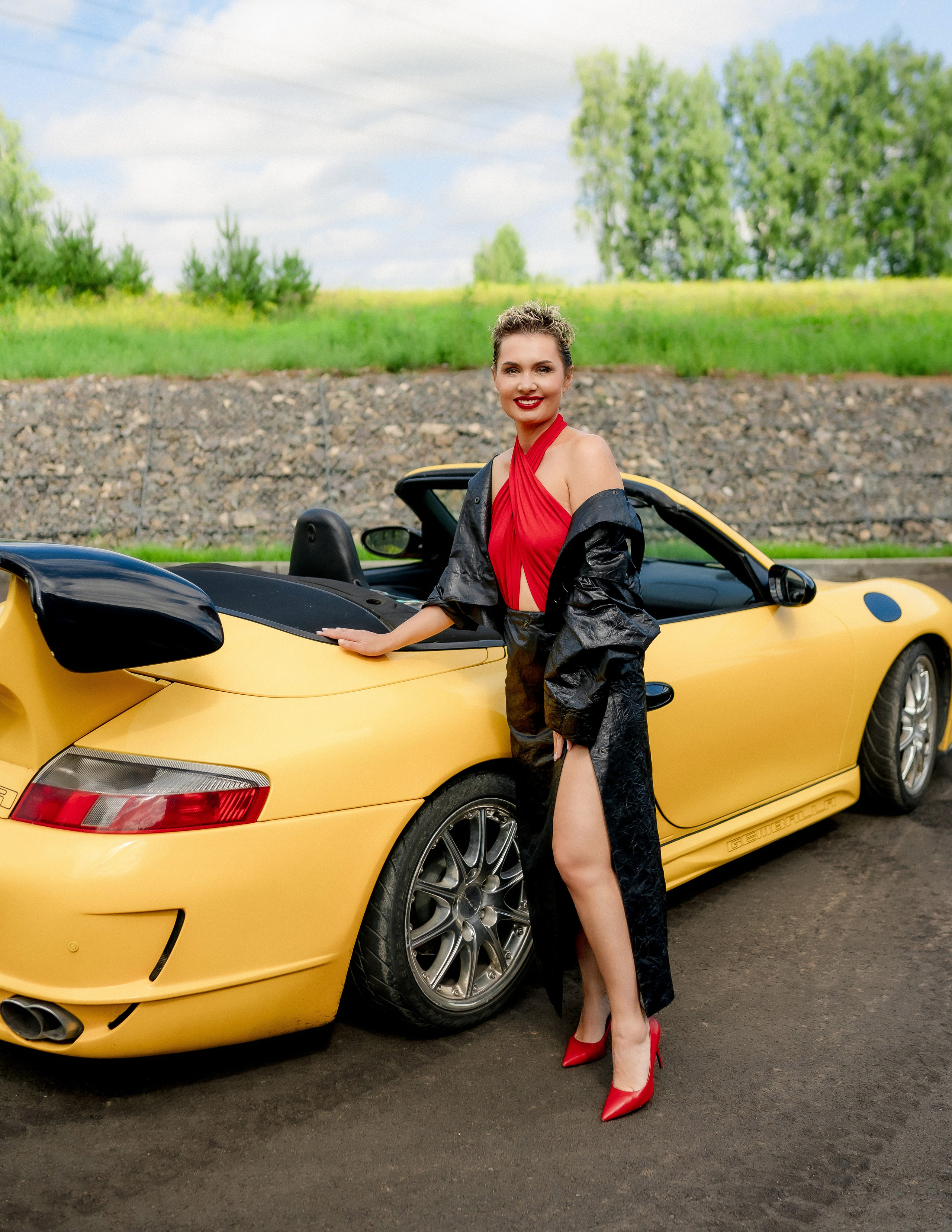 Женская фотосъемка с автомобилями. Фотограф Ким Наталья в Красноярске