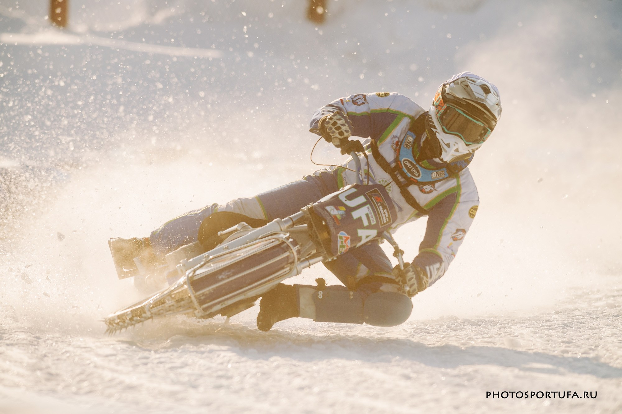 Мотогонку на льду. Спортивный фотограф в Уфе Евгений Буров