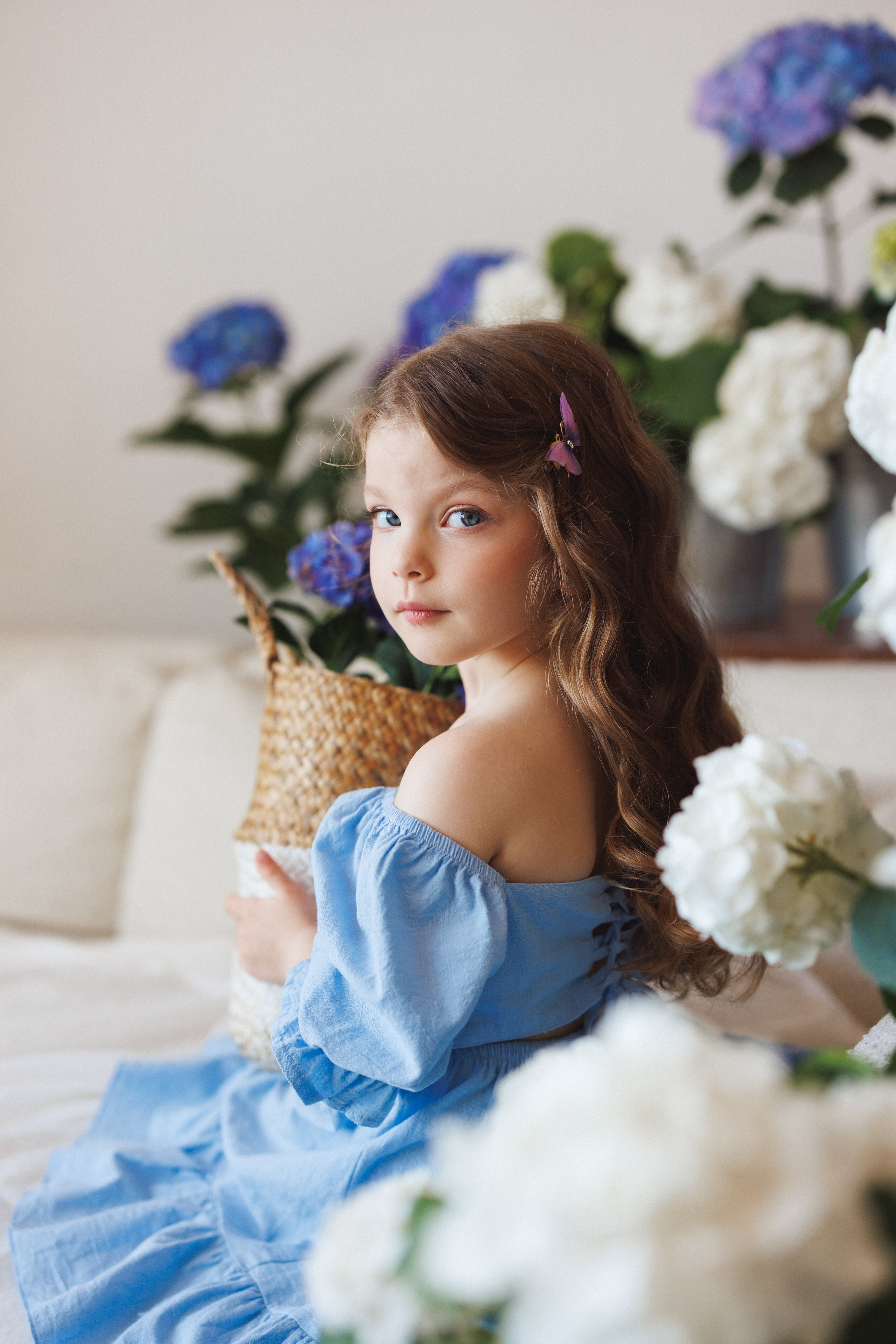 Фотосессия с живыми цветами Гортензии в фотостудии Space JOBS, город Краснодар. Семейный и детский фотограф в Краснодаре Анна Трашкова