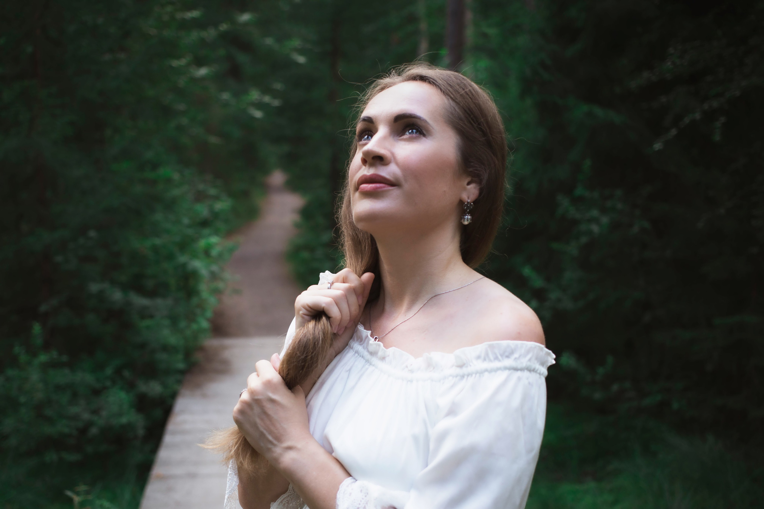 Лесная история: фотопрогулка на природе в Санкт-Петербурге. Портретные фотосессии, контент-съемки, репортаж