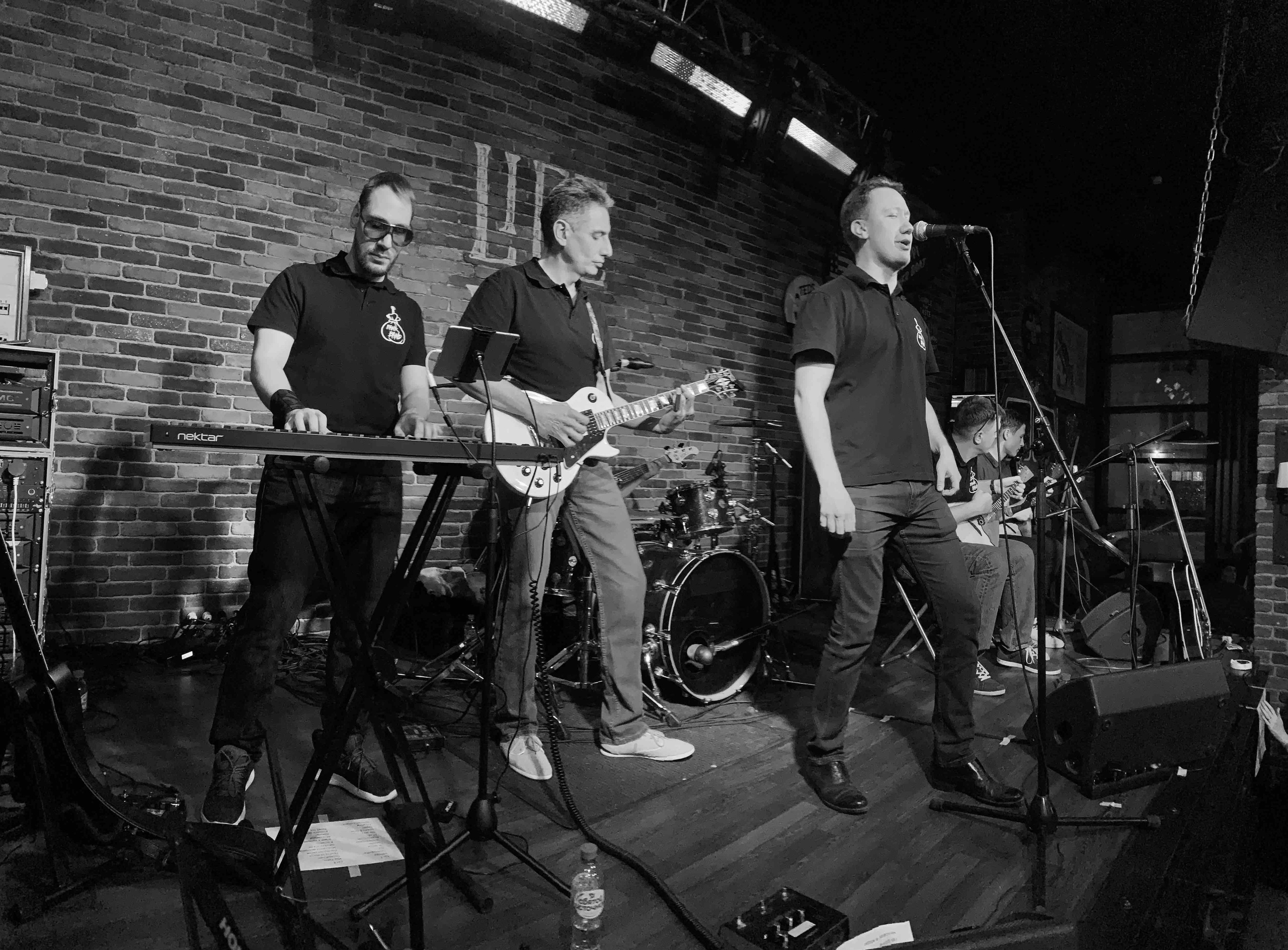 LifePub 16.03.2022. Московская кавер-группа BankBand