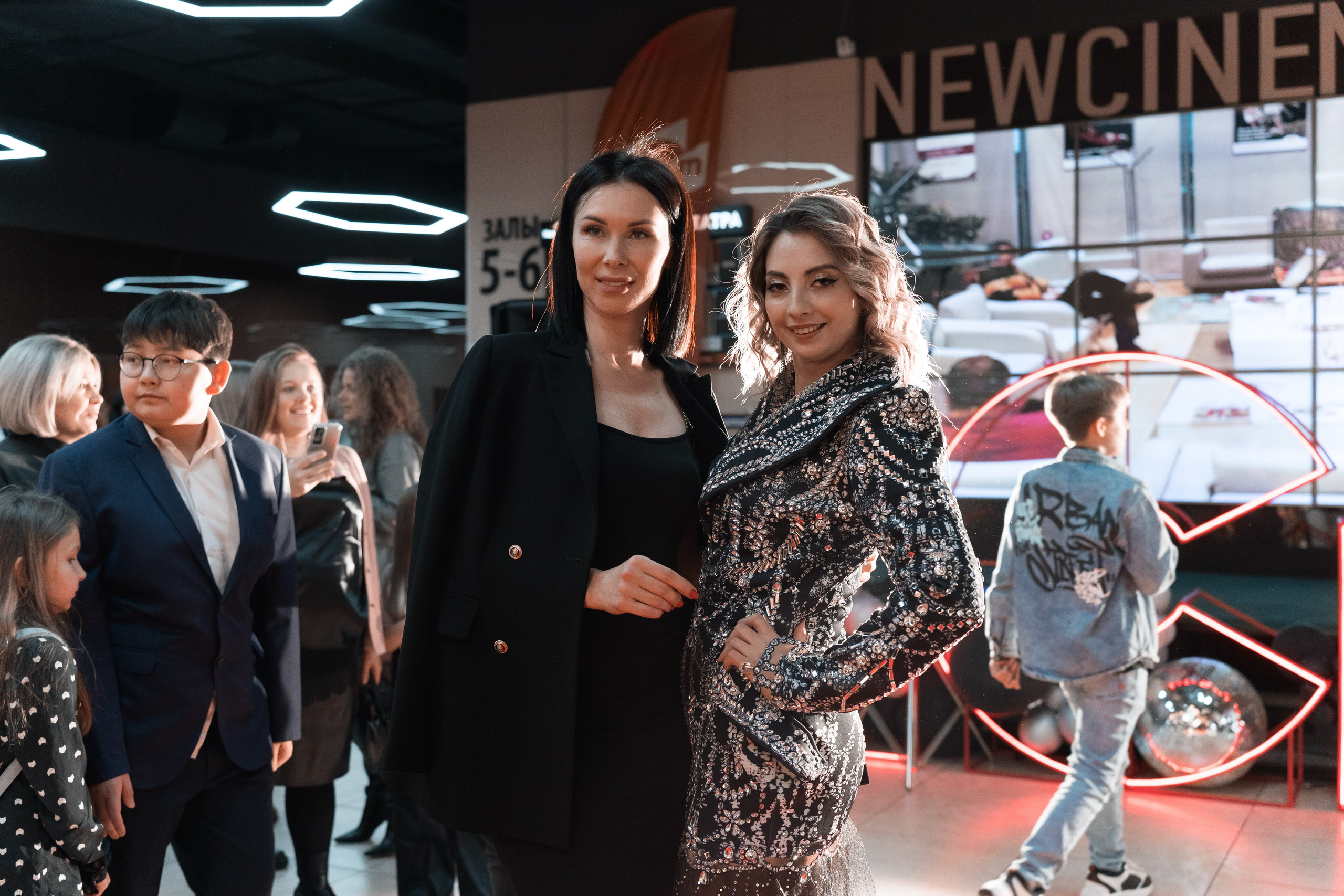 Веб-сериал «МЫ». Для тех, кто не ждёт удачи, а создаёт её. Каждая фотосессия — это твой момент, твой стиль, твой успех. 📸