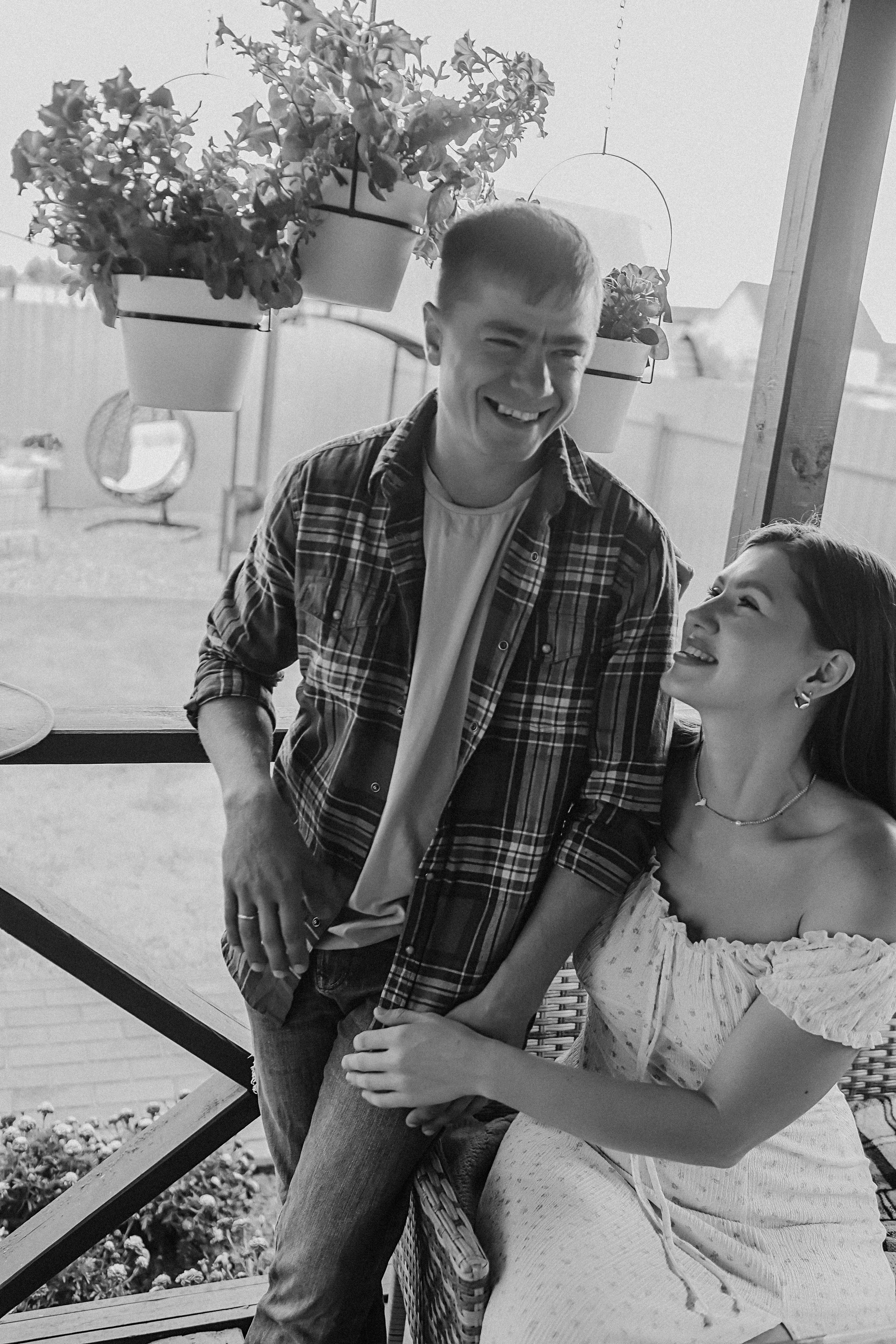 У дома. Семейный фотограф Тюмень, фотограф на роды Салмина Мария