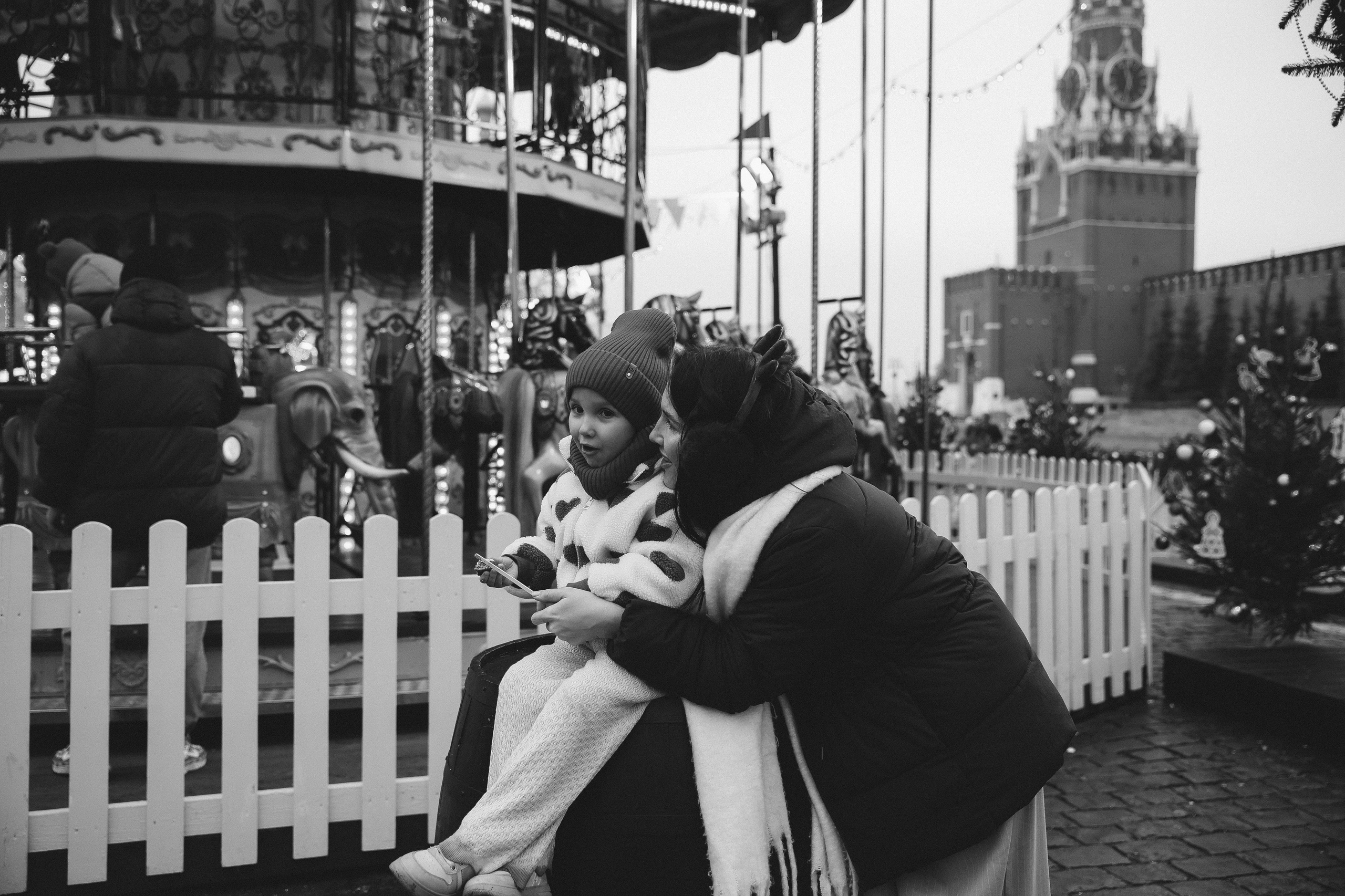 Новогодняя фотосессия на Гум ярмарка мама и дочка. Фотограф Владимир Москва