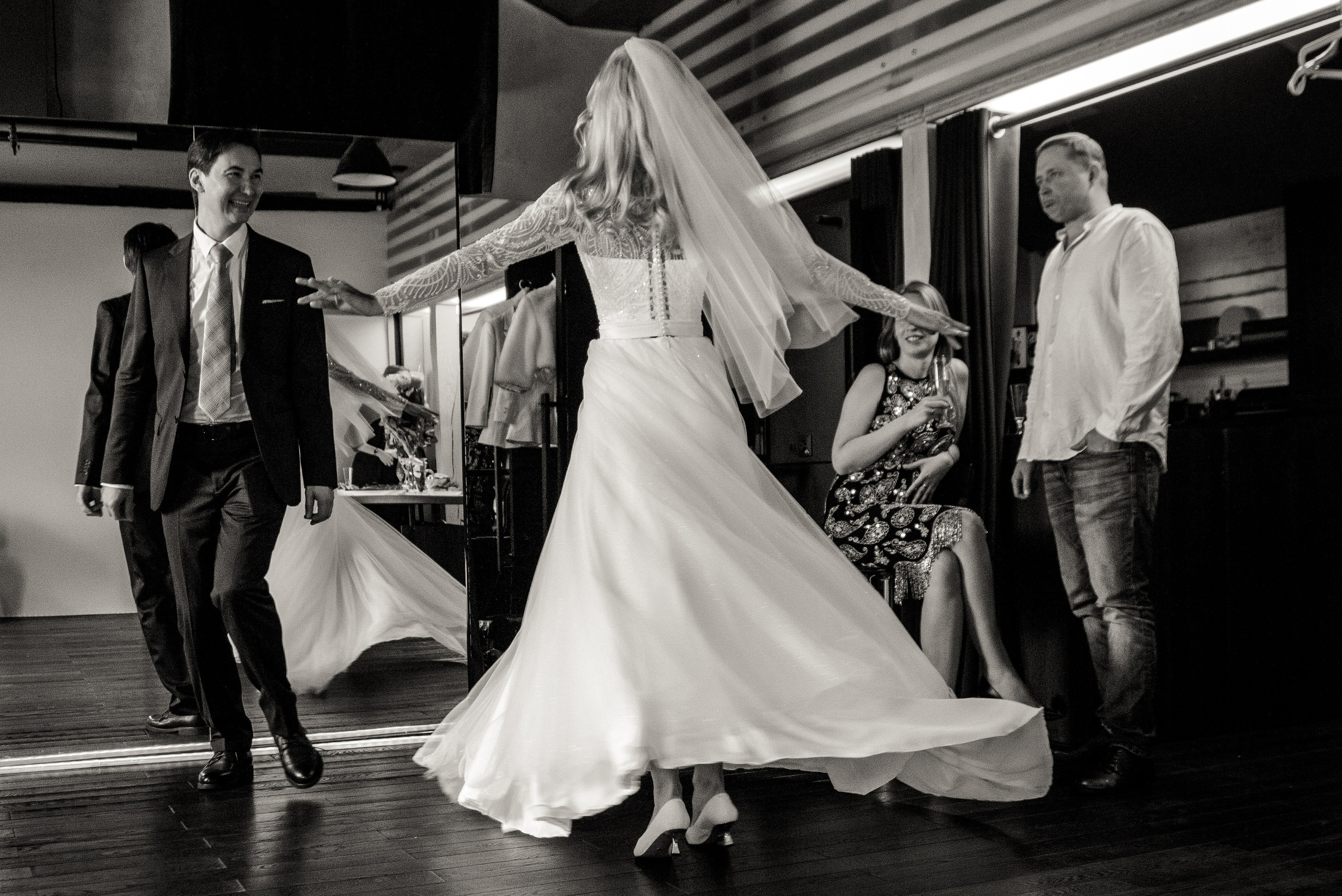 Свадебная фотосессия на ВДНХ. Свадебный и семейный фотограф в Москве и Подмосковье Лариса Козлова