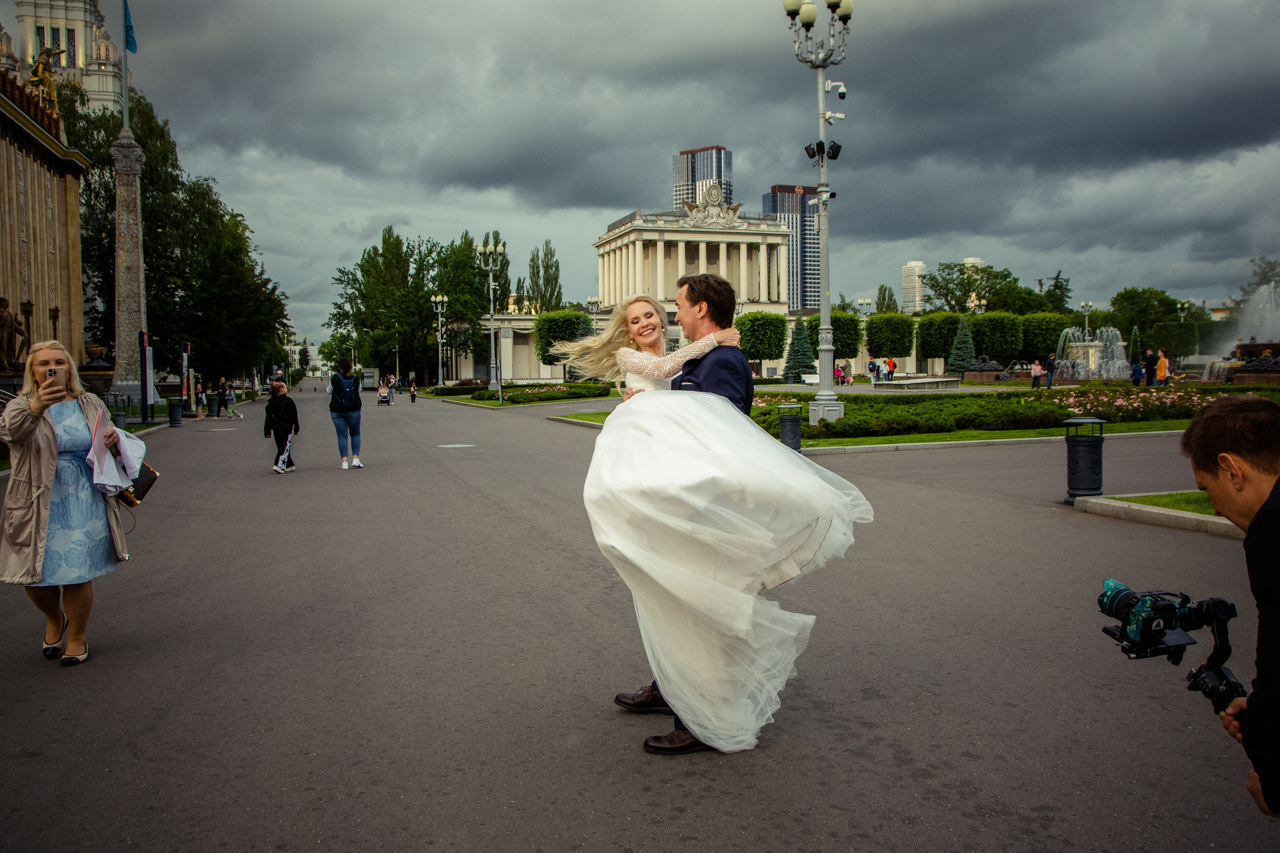 Свадебная фотосессия на ВДНХ. Свадебный и семейный фотограф в Москве и Подмосковье Лариса Козлова