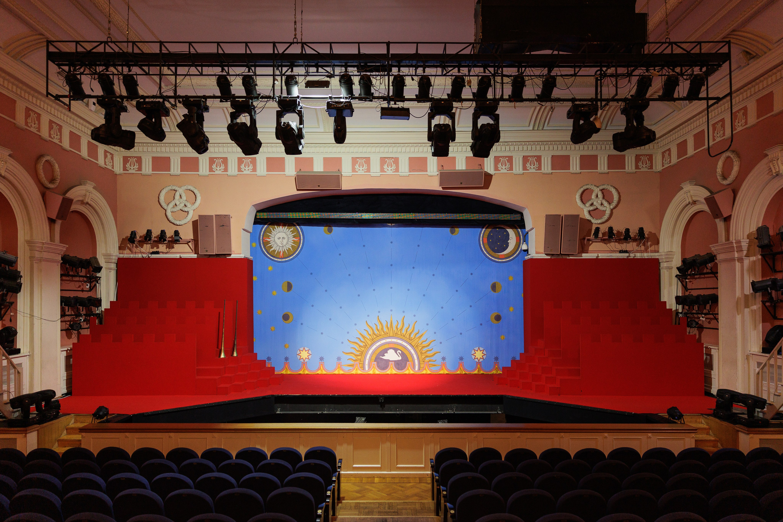 Изготовление мягких декораций для театра под ключ | Проектирование, пошив, монтаж. История занавеса. Превращаем идею в технологию