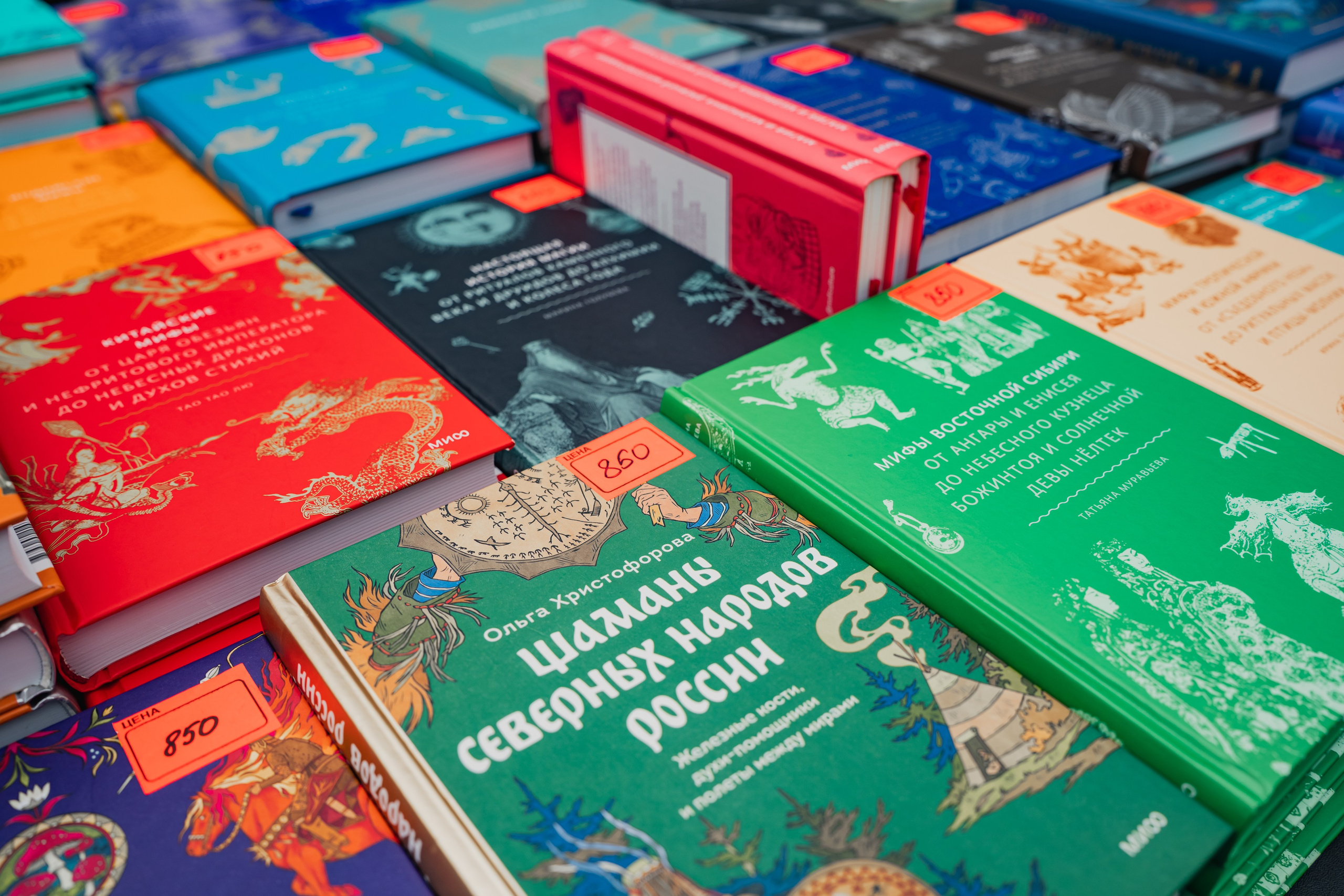 МИФ Non/fictio№ 2025 стенды. Репортажный фотограф Анастасия Рубцова