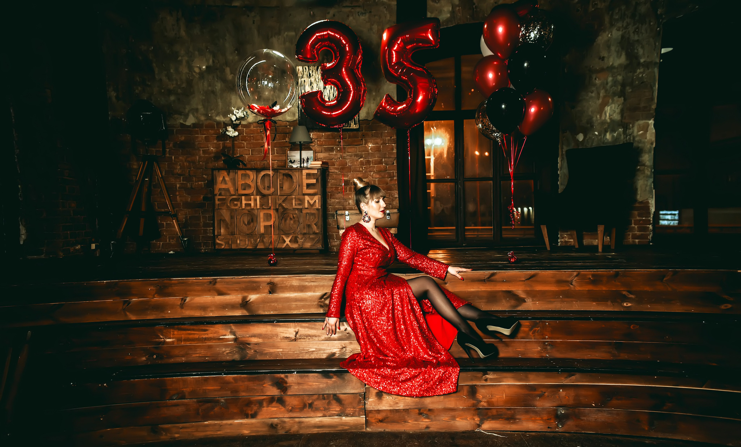 Тематическая вечеринка на юбилей 35 лет. Свадебный, семейный, детский, контент фотограф в Омске Максим Ильин