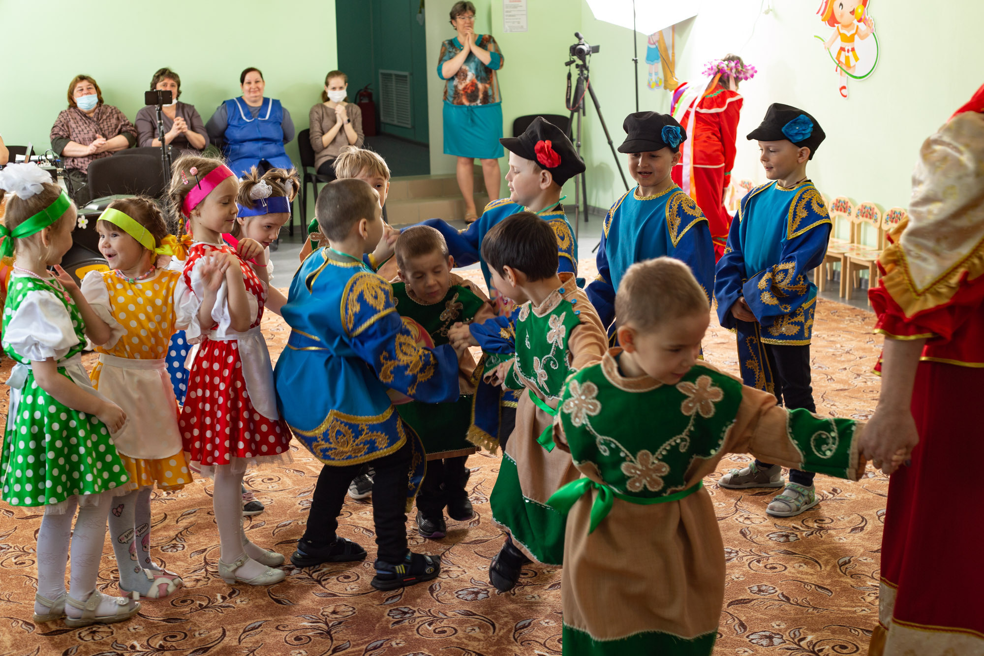 Кардаиловский детский сад. Утренник «Жаворонки». Валерий Логачев. Фото, музыка, видео — для души