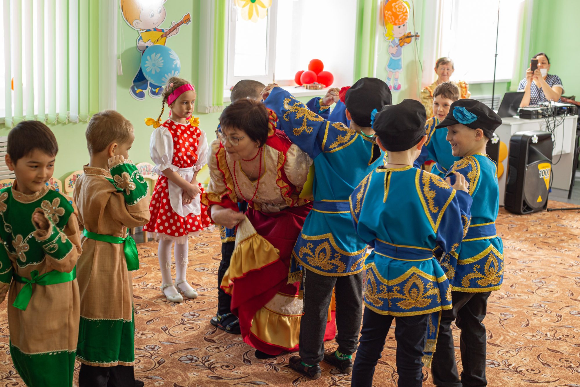 Кардаиловский детский сад. Утренник «Жаворонки». Валерий Логачев. Фото, музыка, видео — для души