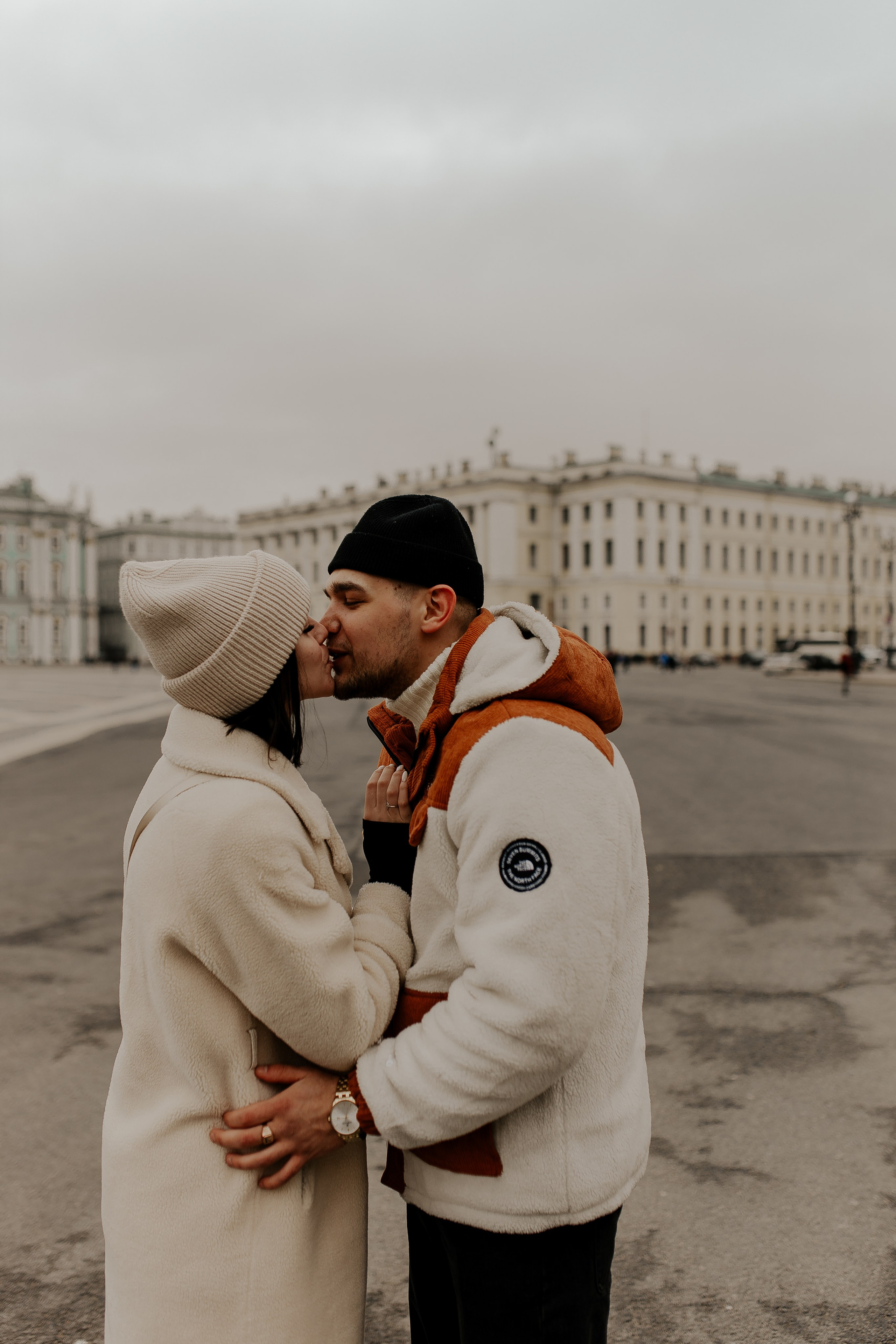 Lovestory на дворцовой площади. Фотограф в Санкт-Петербурге Лиза Семченкова