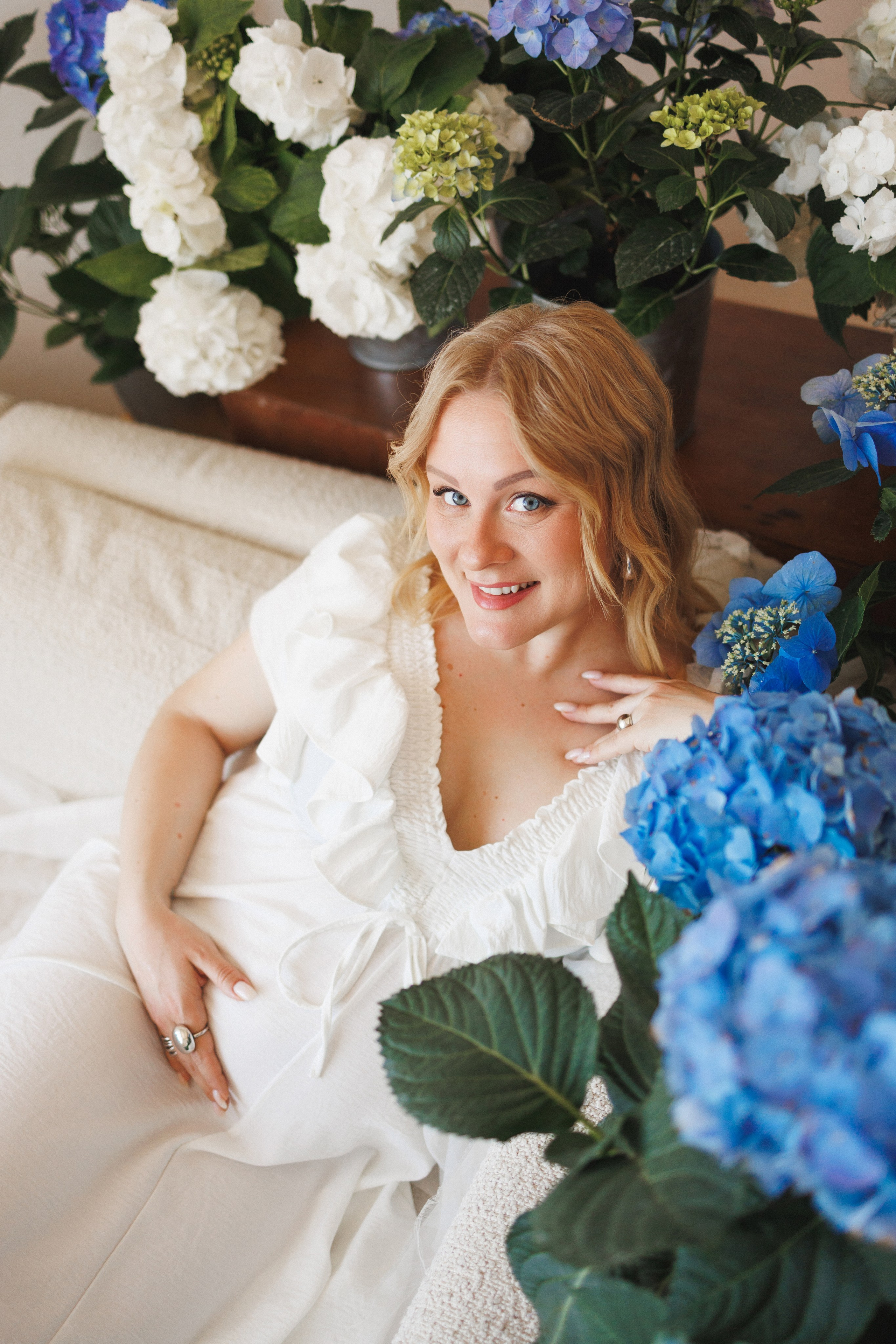 Фотосессия с живыми цветами Гортензии в фотостудии Space JOBS, город Краснодар. Семейный и детский фотограф в Краснодаре Анна Трашкова