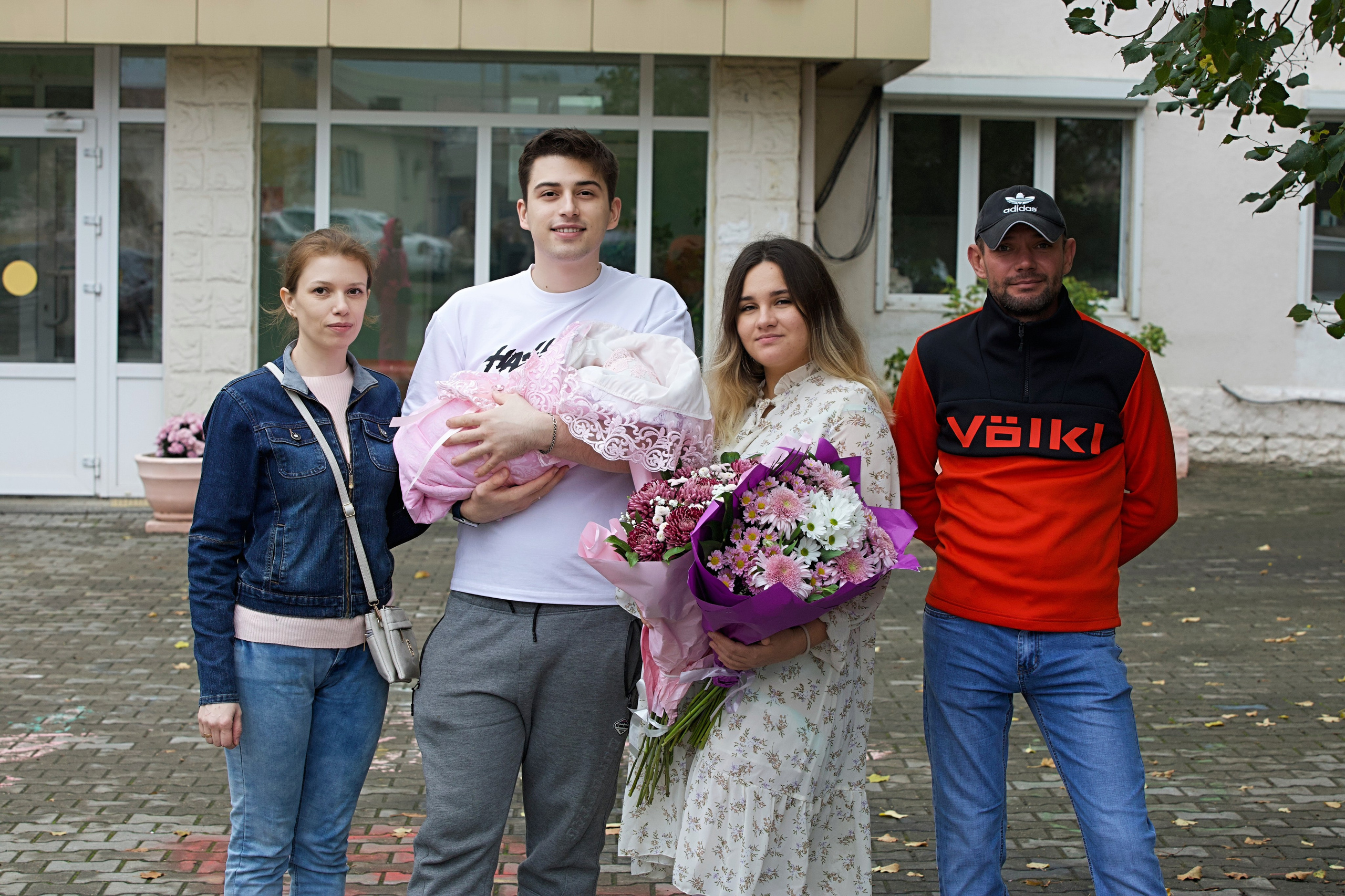 Выписка Аня и Давид. Репортажный фотограф Анапа