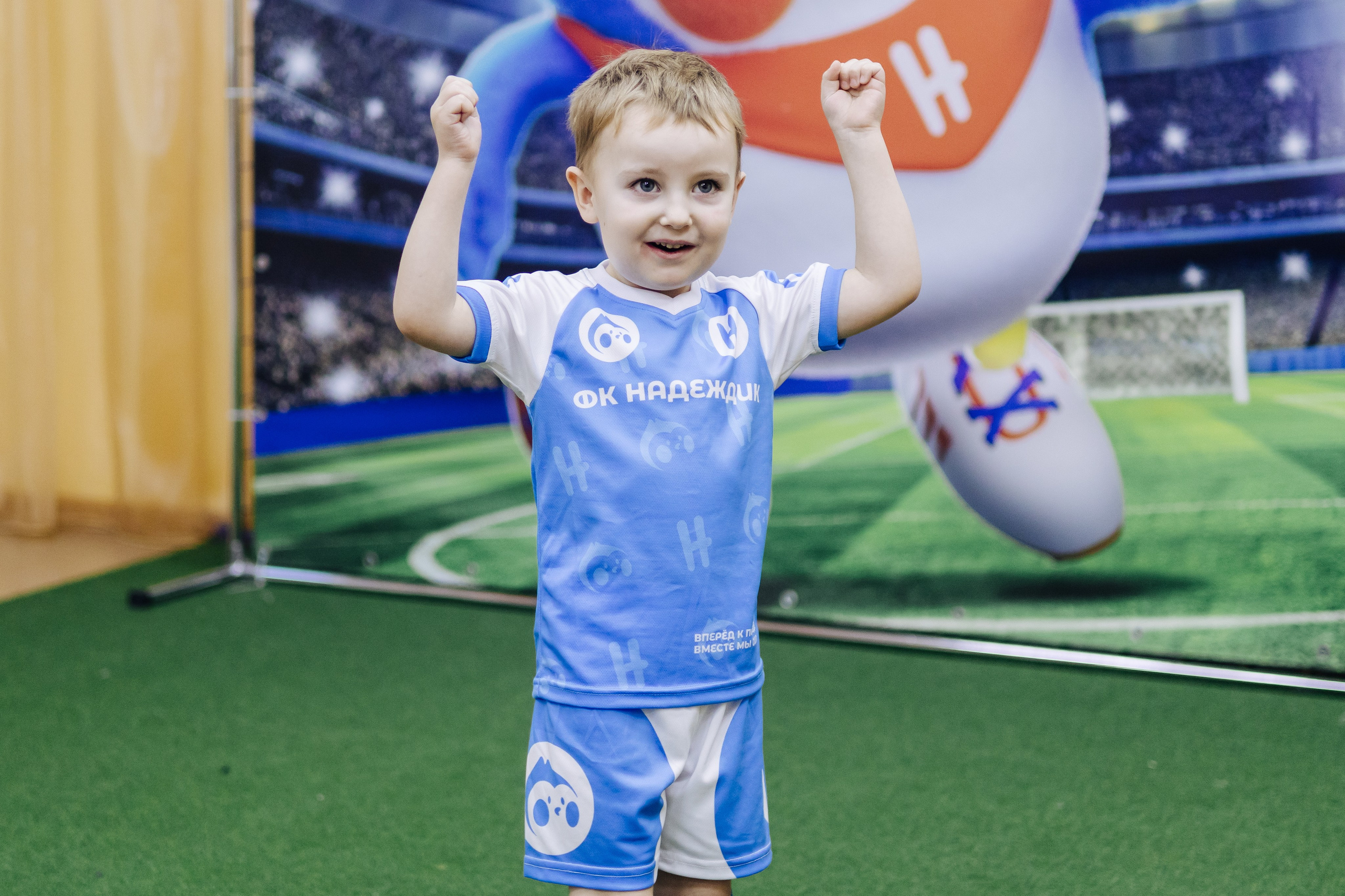 Фотосессия с кубком в детских садах г. Магнитогорска. Денис Прохоров Фотограф в г. Магнитогорск