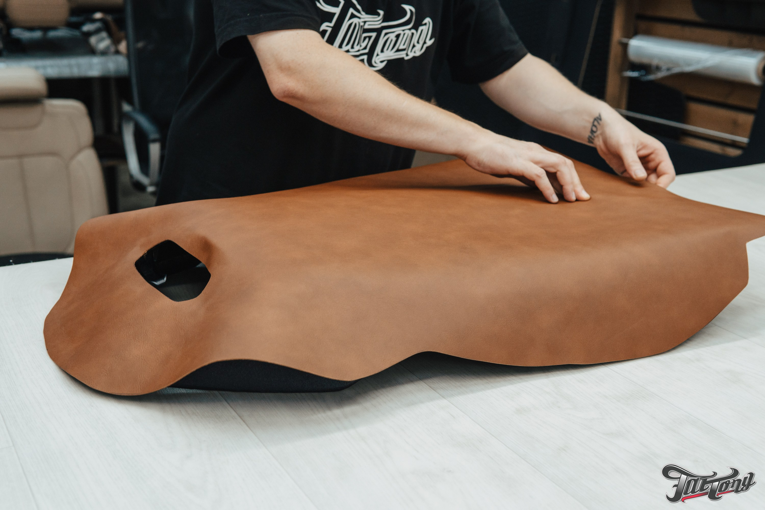 Lamborghini Urus перешив поврежденных элементов салона, окрас капота и деталей. DeLorein