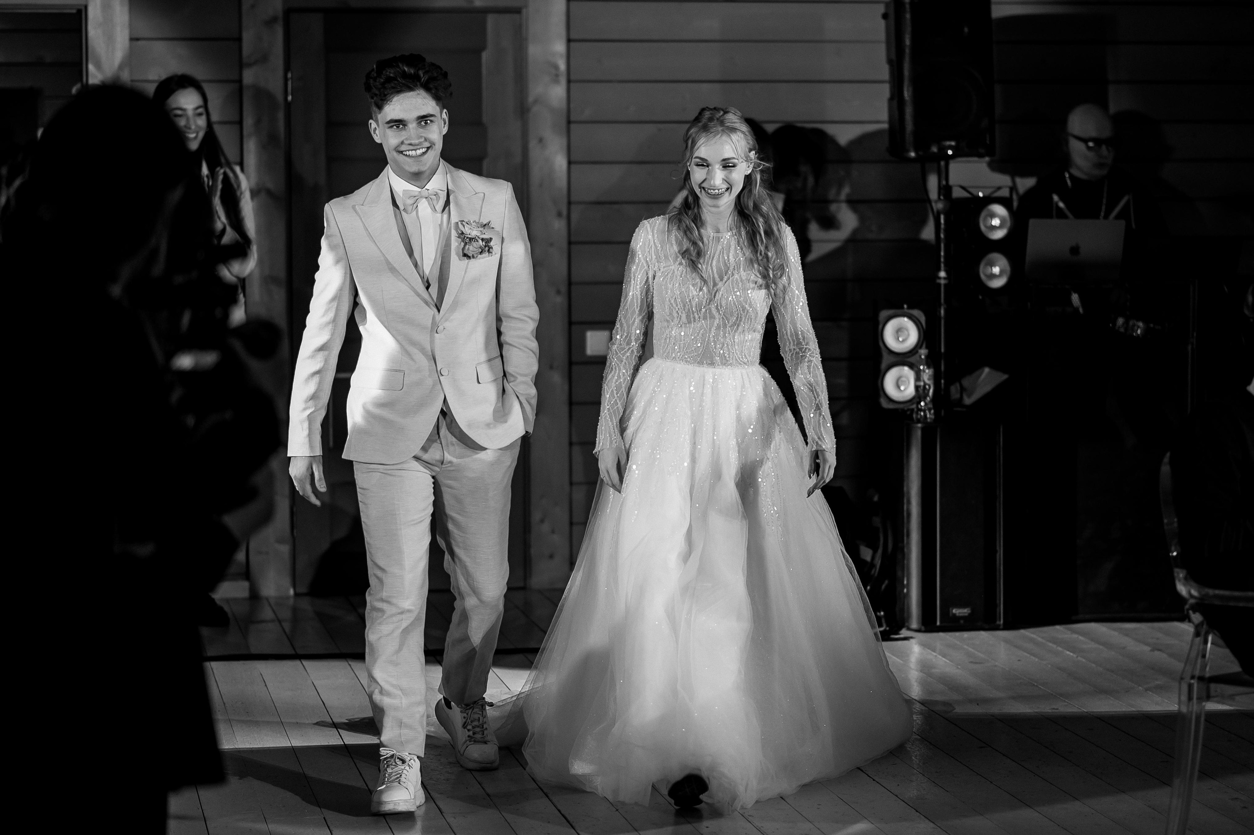 Свадебные сборы Кати и Степана в отеле Radisson Blu Olimpiyskiy. Свадебный фотограф Москва — Сергей и Татьяна