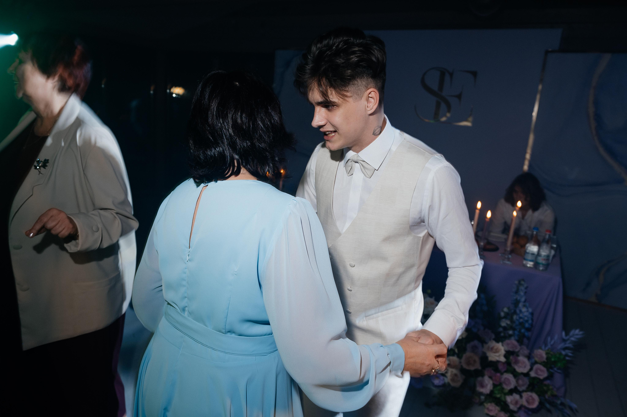 Свадебные сборы Кати и Степана в отеле Radisson Blu Olimpiyskiy. Свадебный фотограф Москва — Сергей и Татьяна