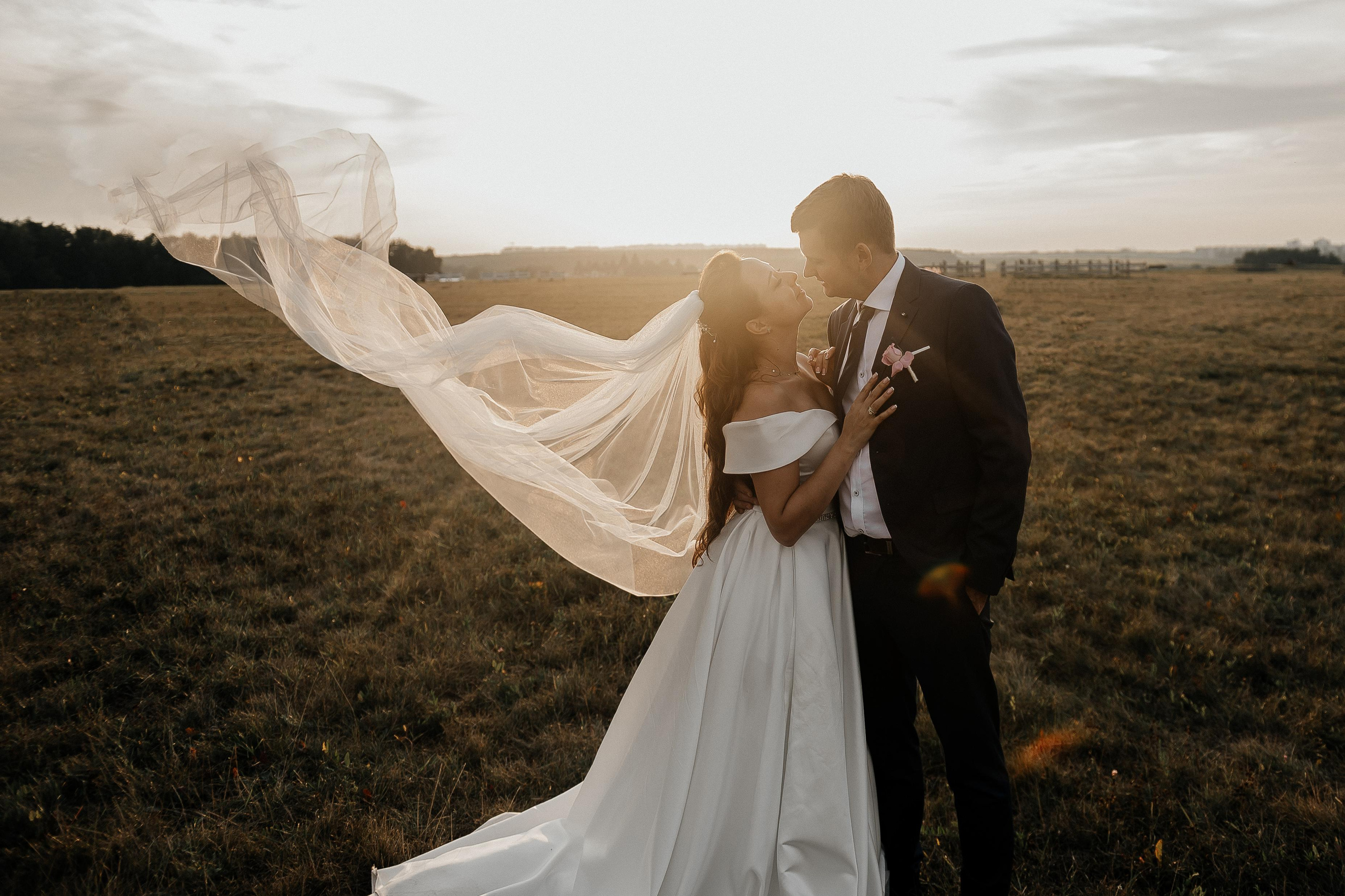 Закатная фотосессия в поле