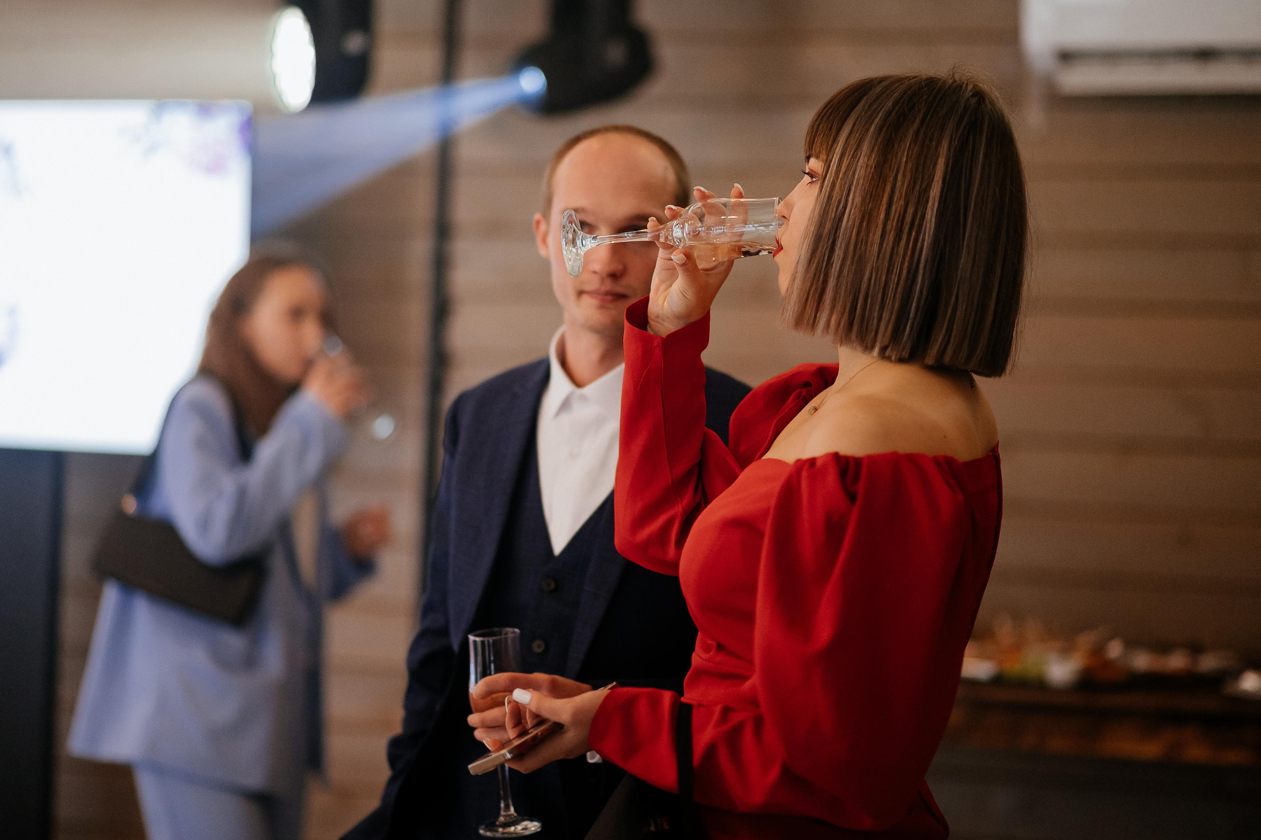 Свадебные сборы Кати и Степана в отеле Radisson Blu Olimpiyskiy. Свадебный фотограф Москва — Сергей и Татьяна