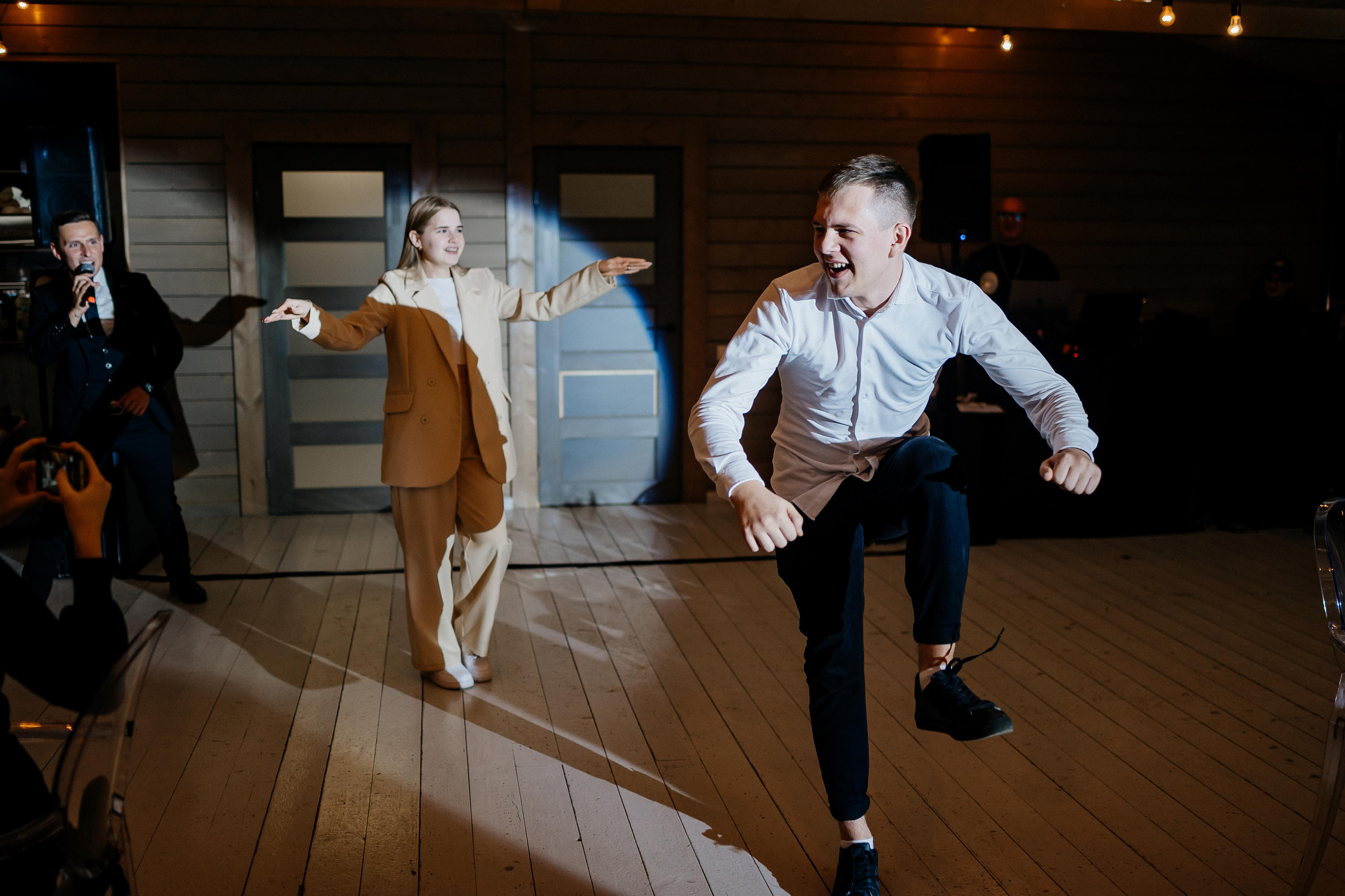 Свадебные сборы Кати и Степана в отеле Radisson Blu Olimpiyskiy. Свадебный фотограф Москва — Сергей и Татьяна