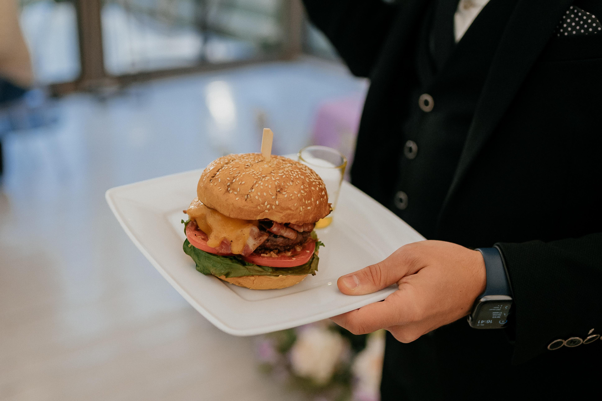 Свадебные сборы Кати и Степана в отеле Radisson Blu Olimpiyskiy. Свадебный фотограф Москва — Сергей и Татьяна