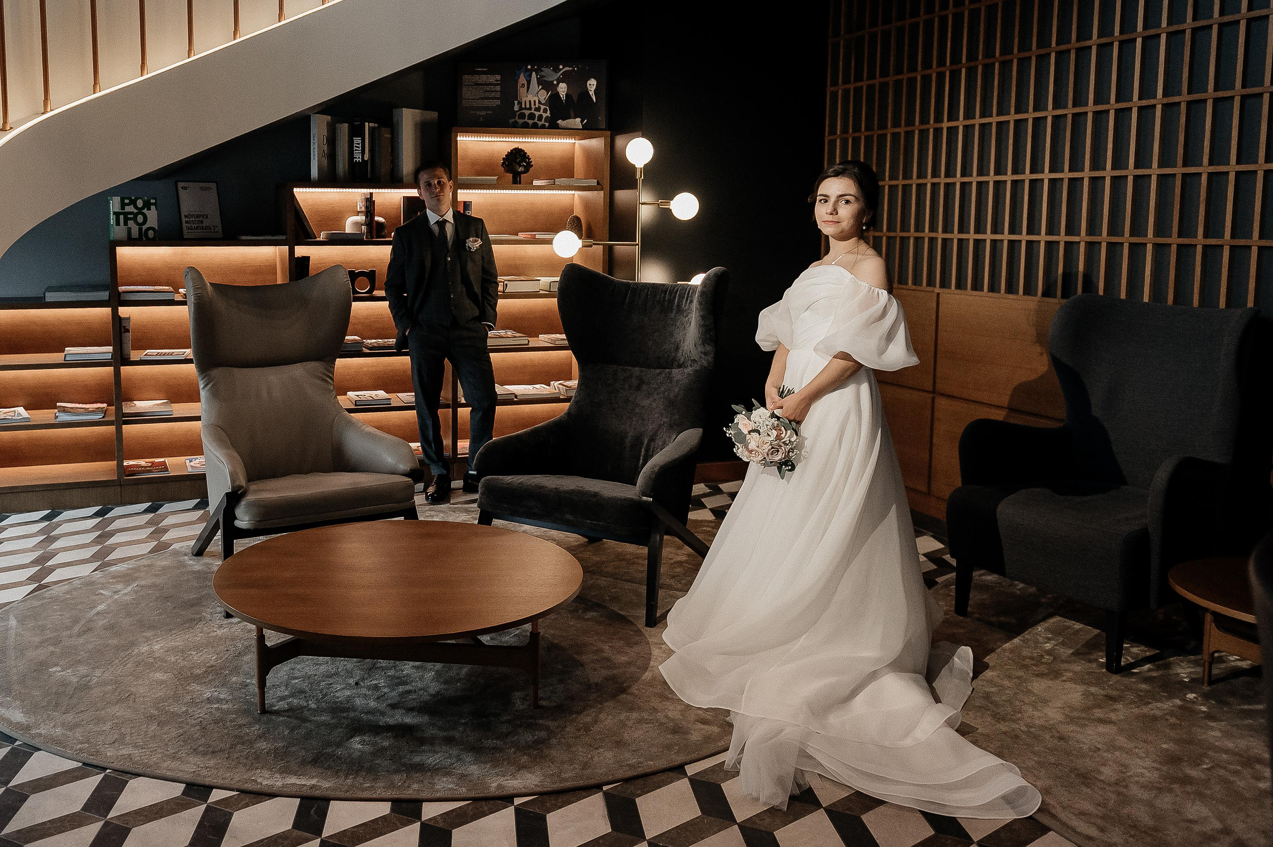 Осенняя свадьба Светы и Миши, со сбора в отеле Movenpic. Свадебный фотограф Москва — Сергей и Татьяна