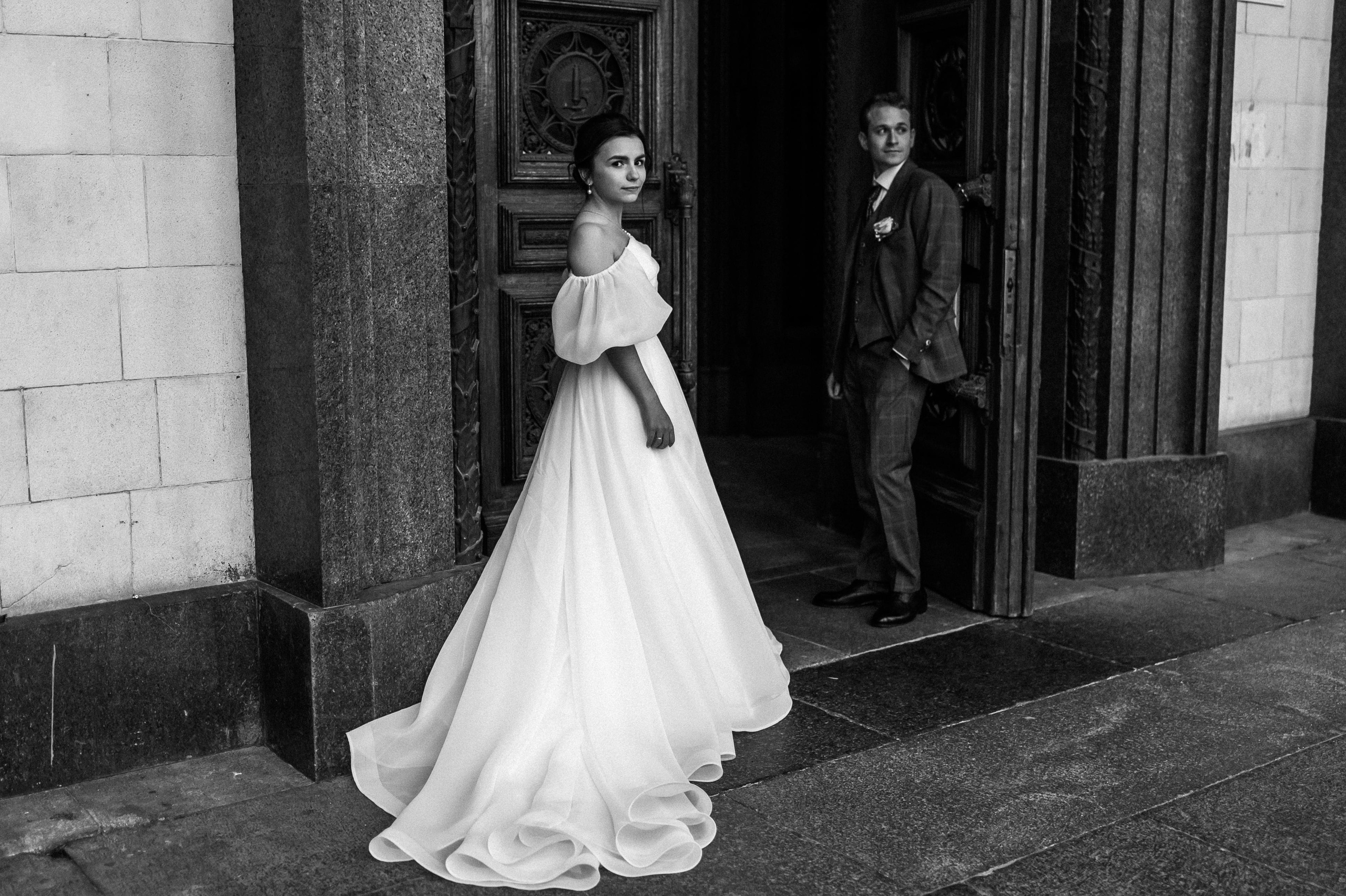 Осенняя свадьба Светы и Миши, со сбора в отеле Movenpic. Свадебный фотограф Москва — Сергей и Татьяна