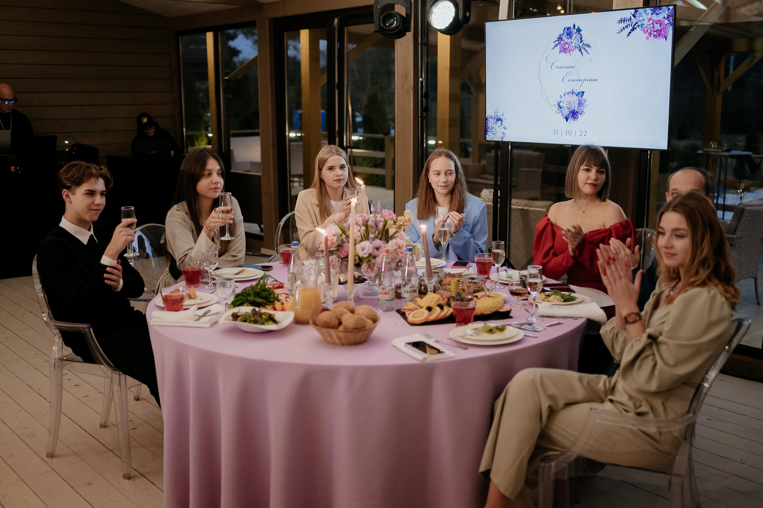 Свадебные сборы Кати и Степана в отеле Radisson Blu Olimpiyskiy. Свадебный фотограф Москва — Сергей и Татьяна