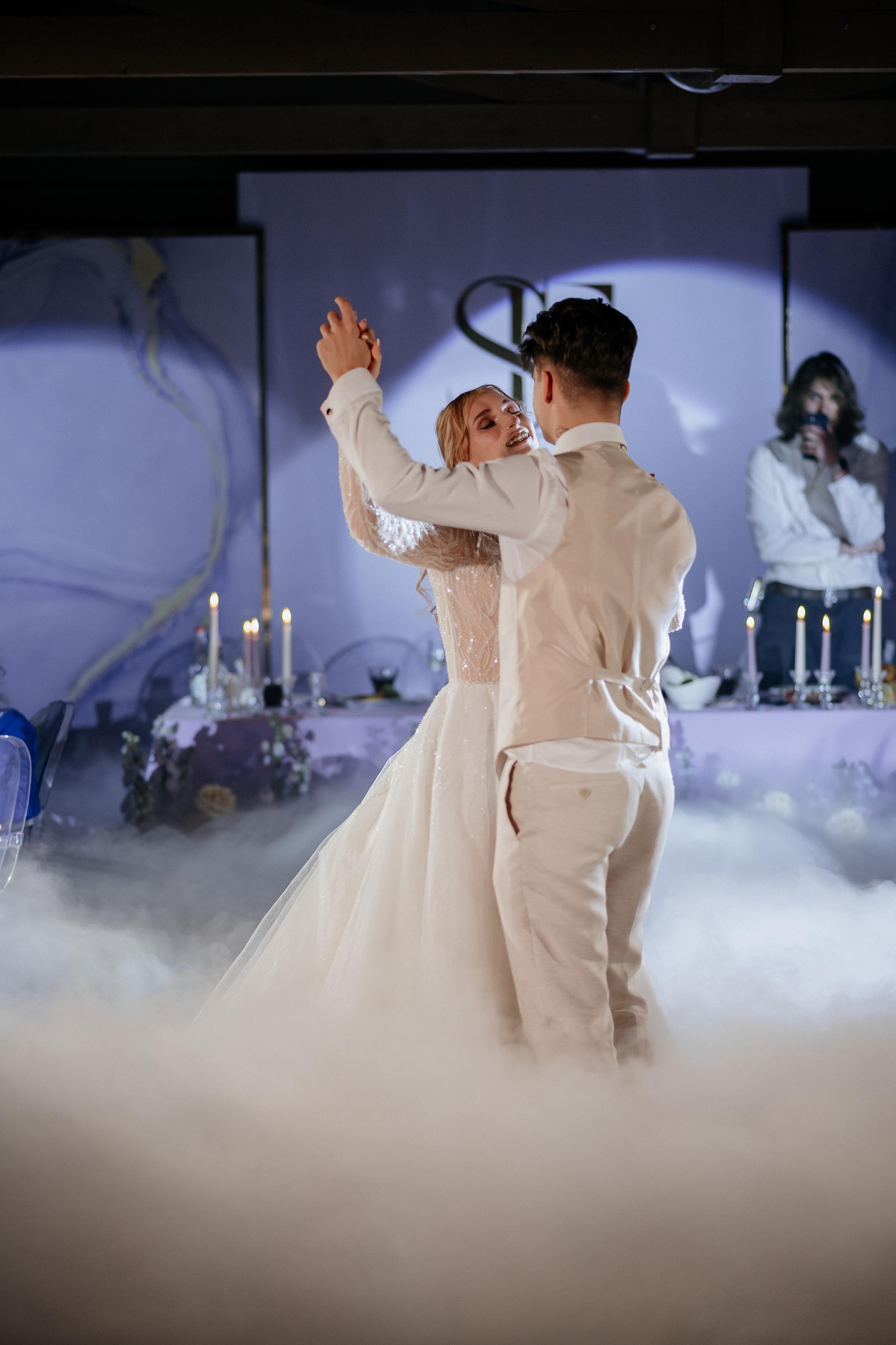 Свадебные сборы Кати и Степана в отеле Radisson Blu Olimpiyskiy. Свадебный фотограф Москва — Сергей и Татьяна