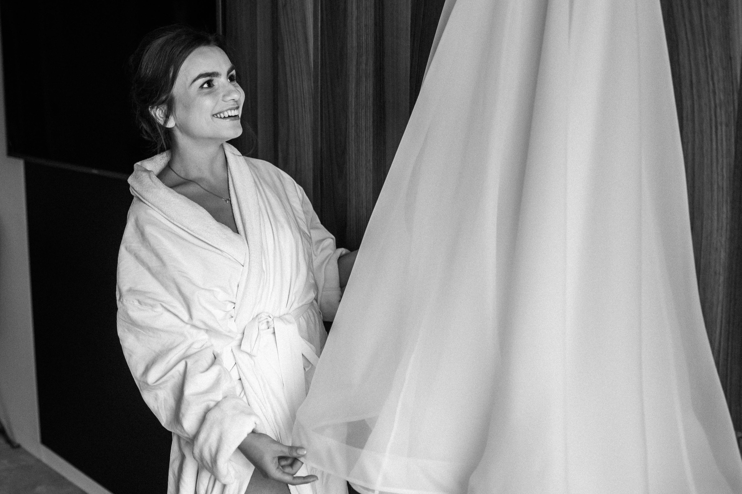 Осенняя свадьба Светы и Миши, со сбора в отеле Movenpic. Свадебный фотограф Москва — Сергей и Татьяна