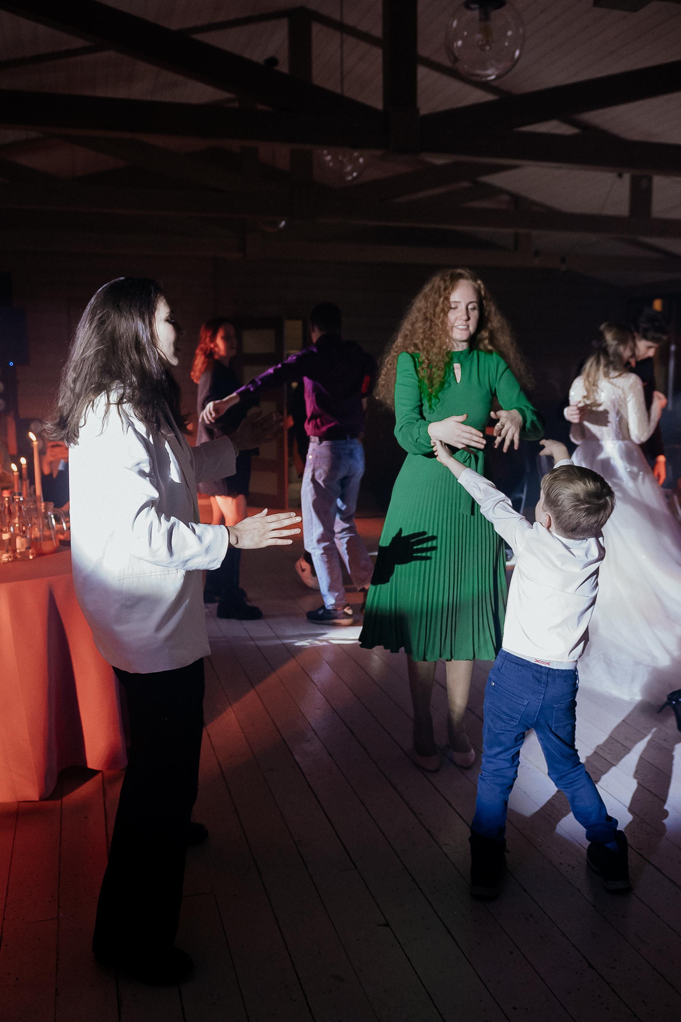 Свадебные сборы Кати и Степана в отеле Radisson Blu Olimpiyskiy. Свадебный фотограф Москва — Сергей и Татьяна