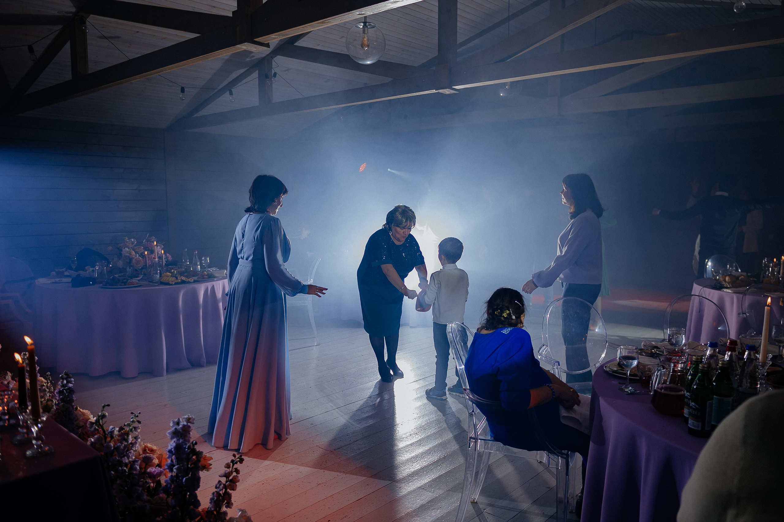 Свадебные сборы Кати и Степана в отеле Radisson Blu Olimpiyskiy. Свадебный фотограф Москва — Сергей и Татьяна